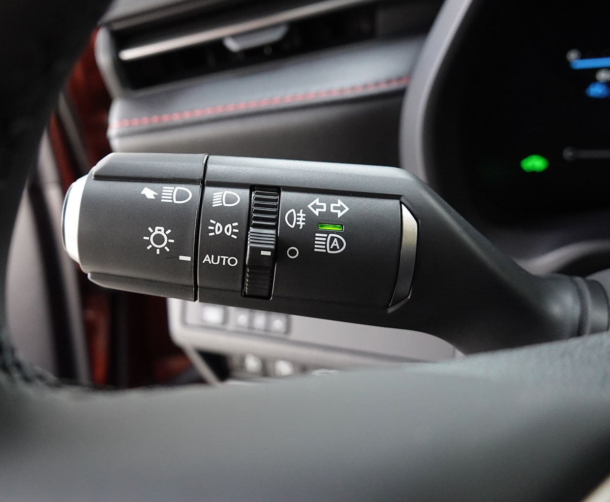 LEXUS LBX FWD Emotion CVT-image-14