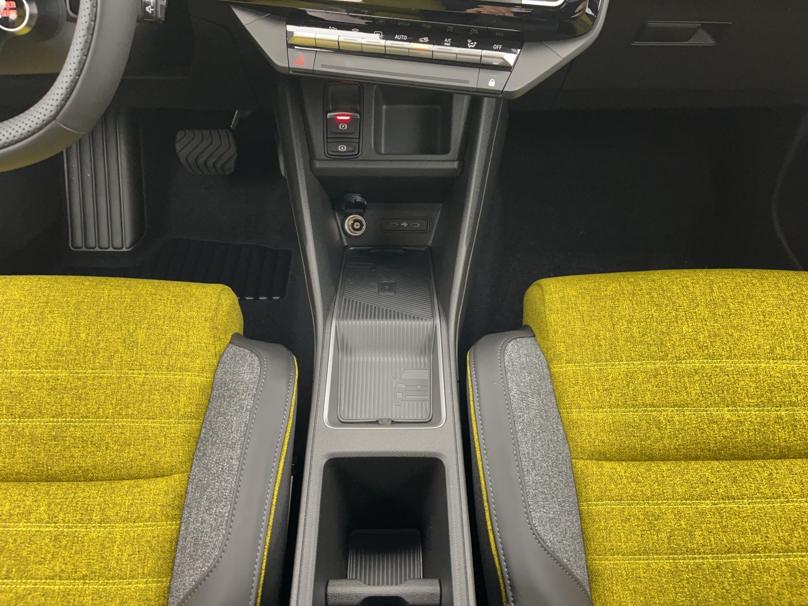RENAULT R5 E-Tech Comfort Range iconic five-image-13