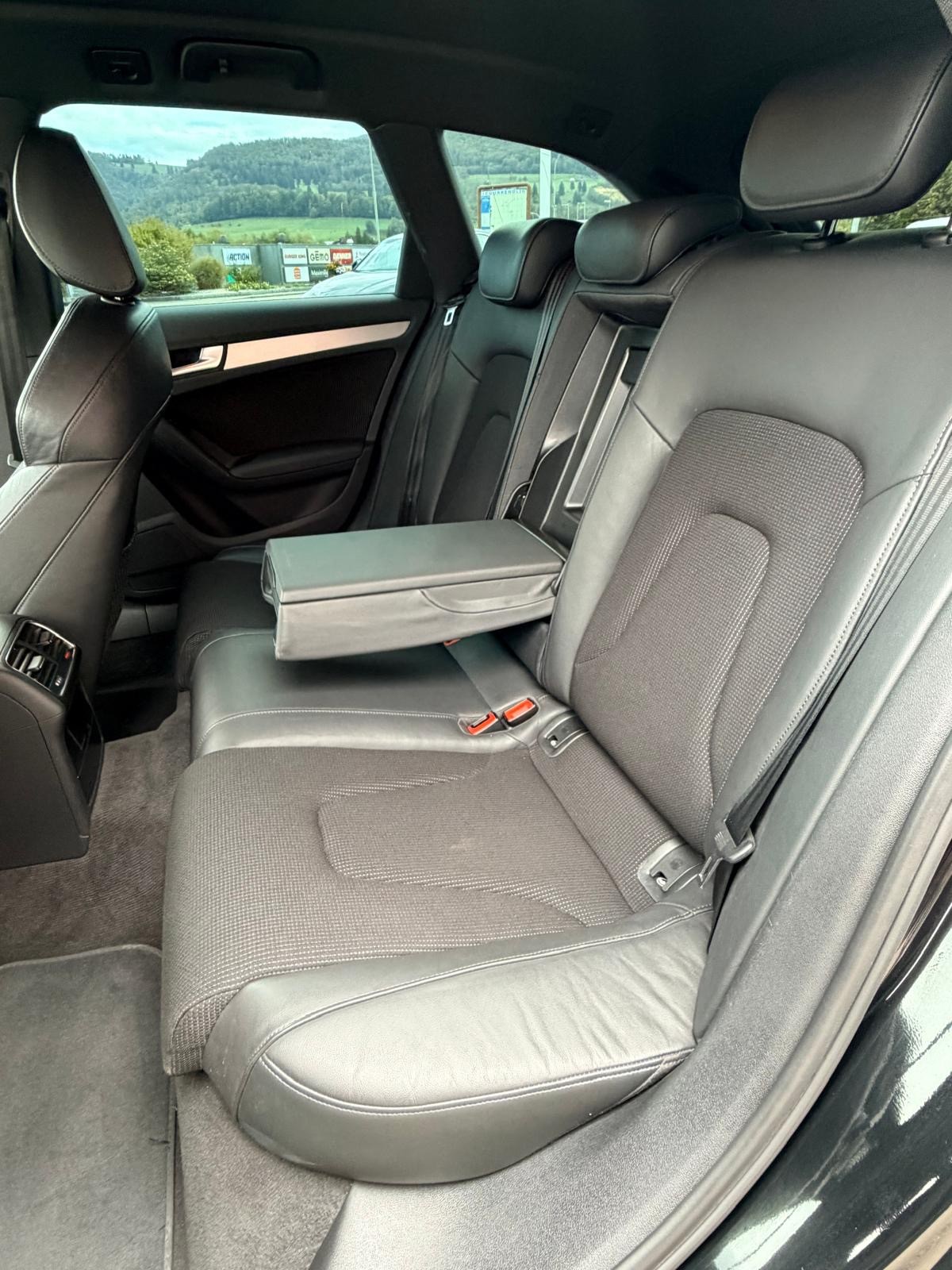 AUDI A4 Avant 2.0 TFSI quattro S-tronic-image-11