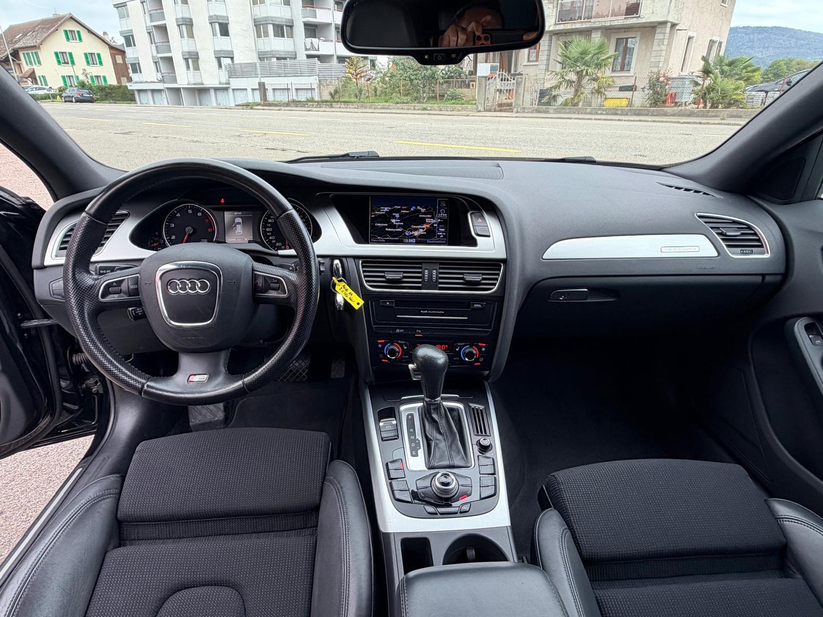AUDI A4 Avant 2.0 TFSI quattro S-tronic-image-9