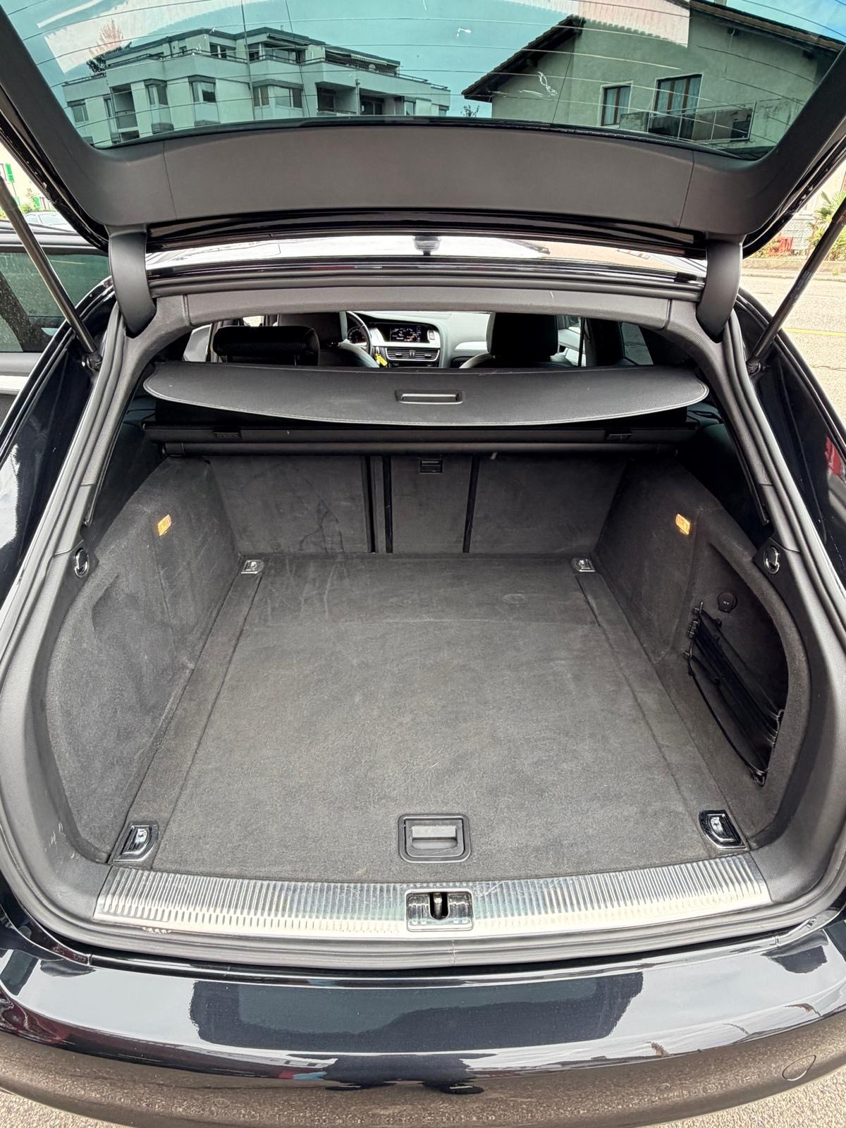 AUDI A4 Avant 2.0 TFSI quattro S-tronic-image-12