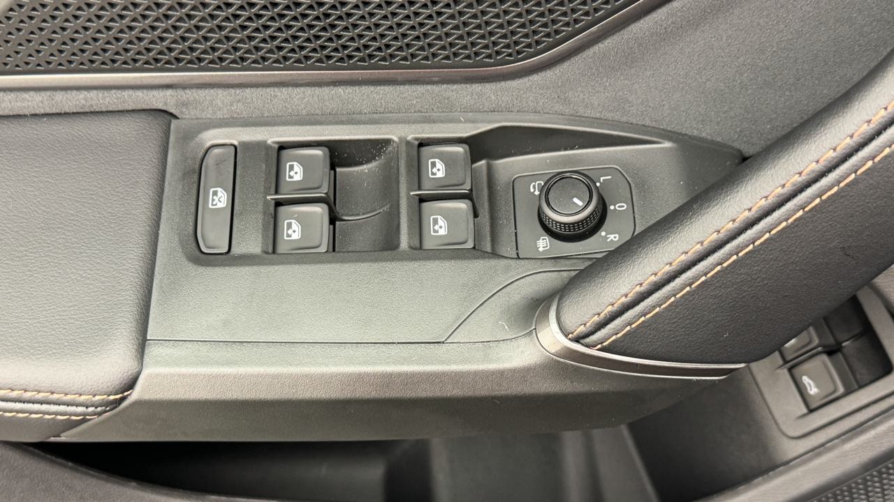 CUPRA Formentor 1.5 e-HYBRID pHEV VZ Black Edition-image-8