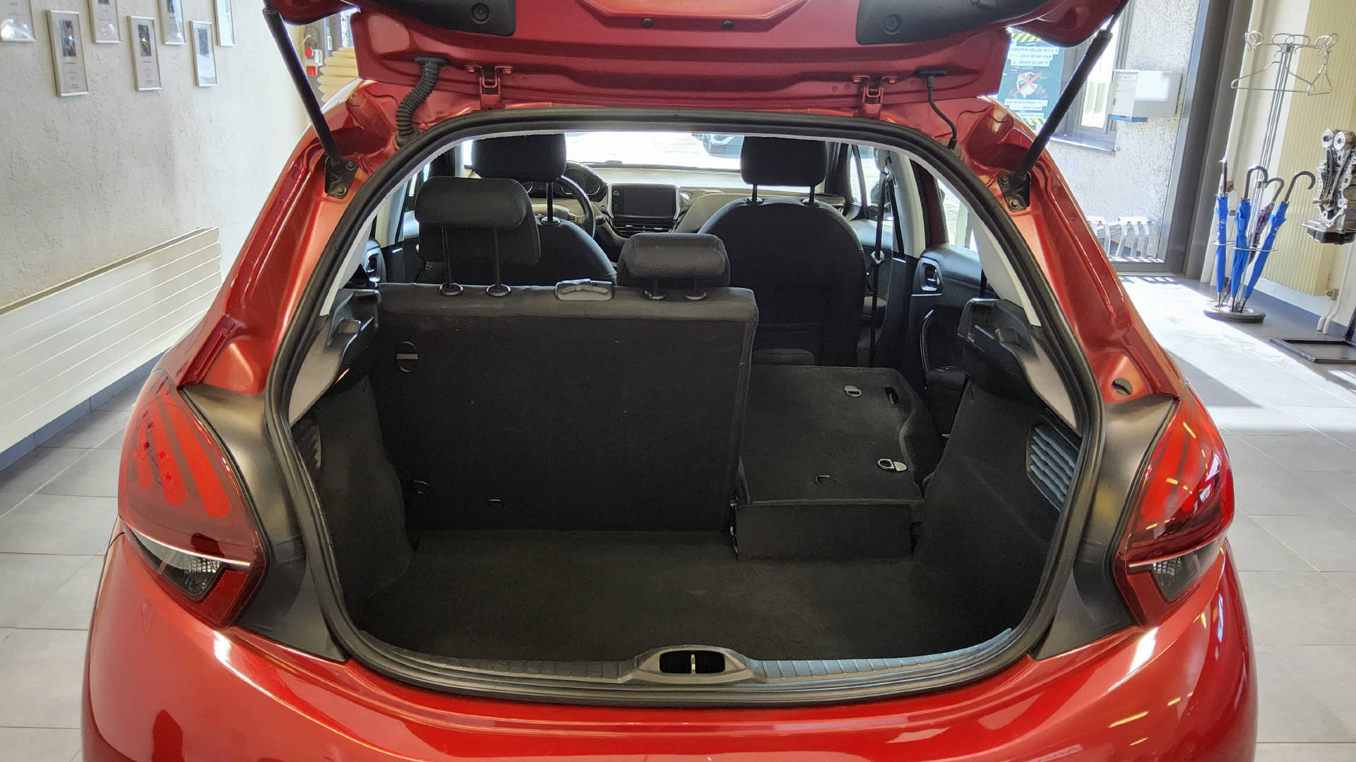 PEUGEOT 208 1.2 PureTech Allure S/S-image-5