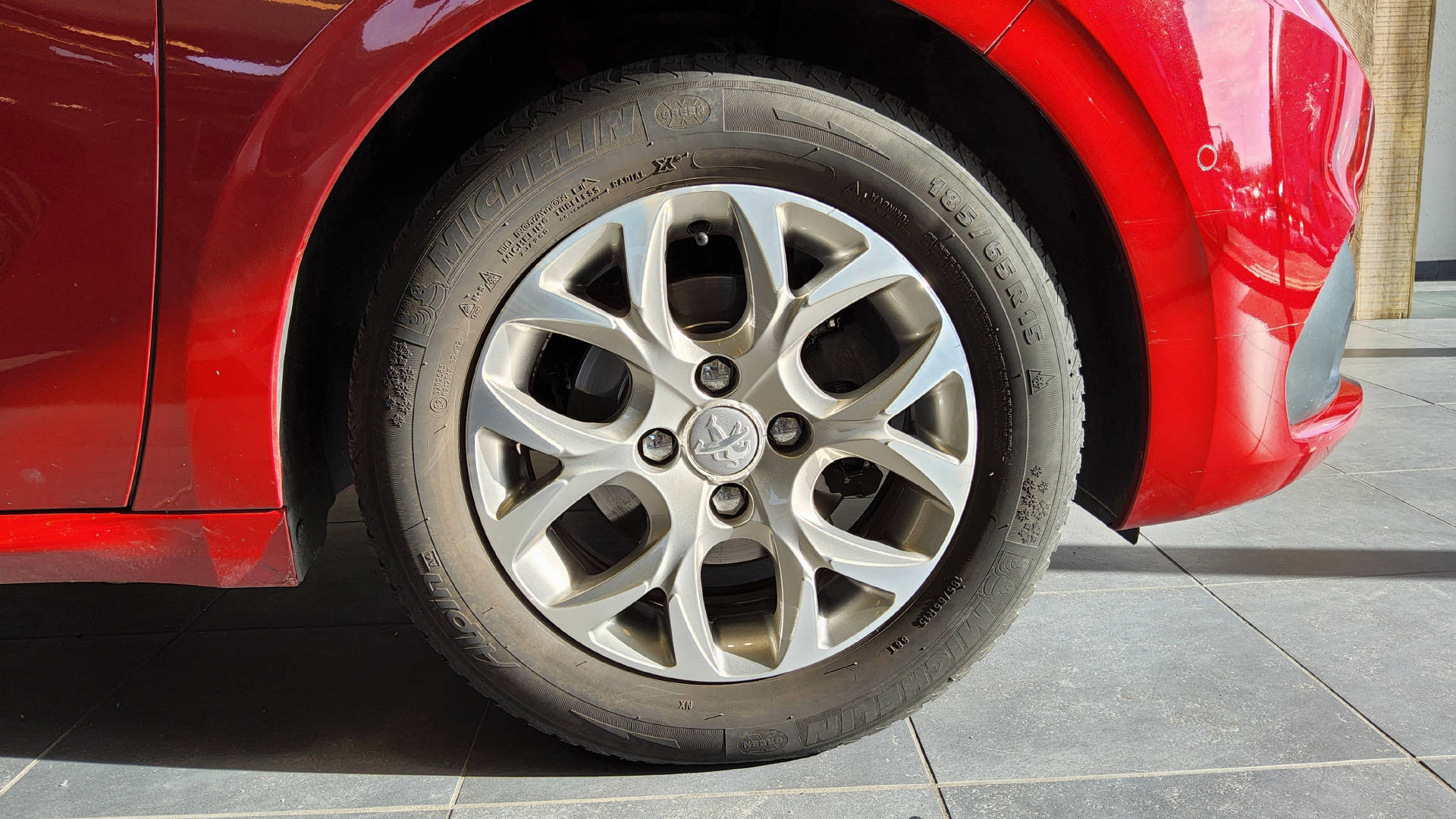PEUGEOT 208 1.2 PureTech Allure S/S-image-24