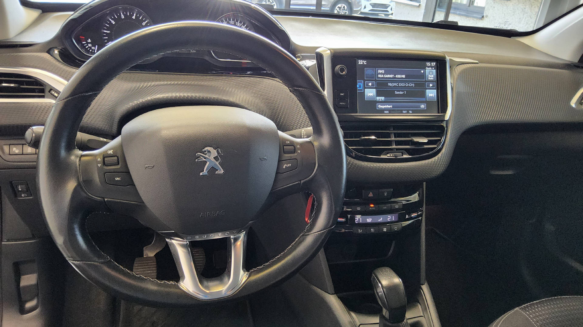 PEUGEOT 208 1.2 PureTech Allure S/S-image-13