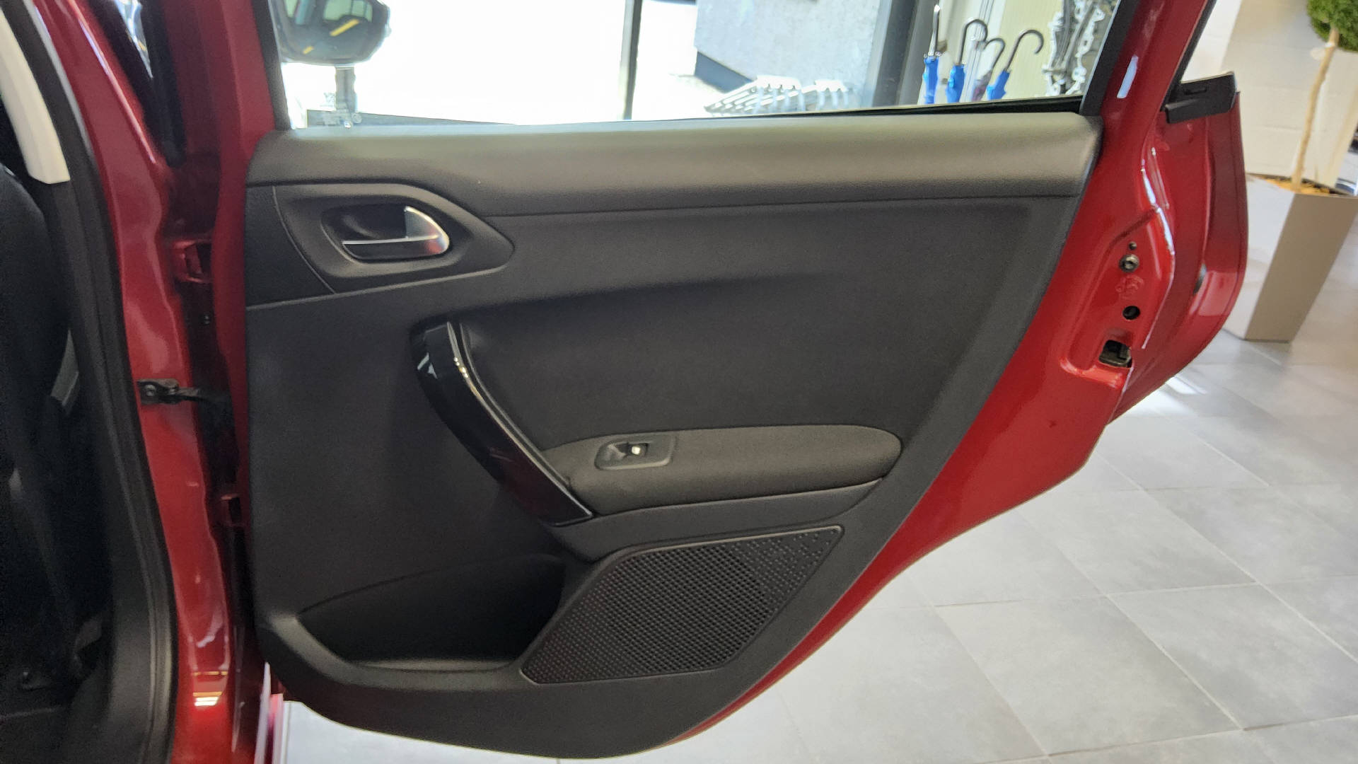 PEUGEOT 208 1.2 PureTech Allure S/S-image-7