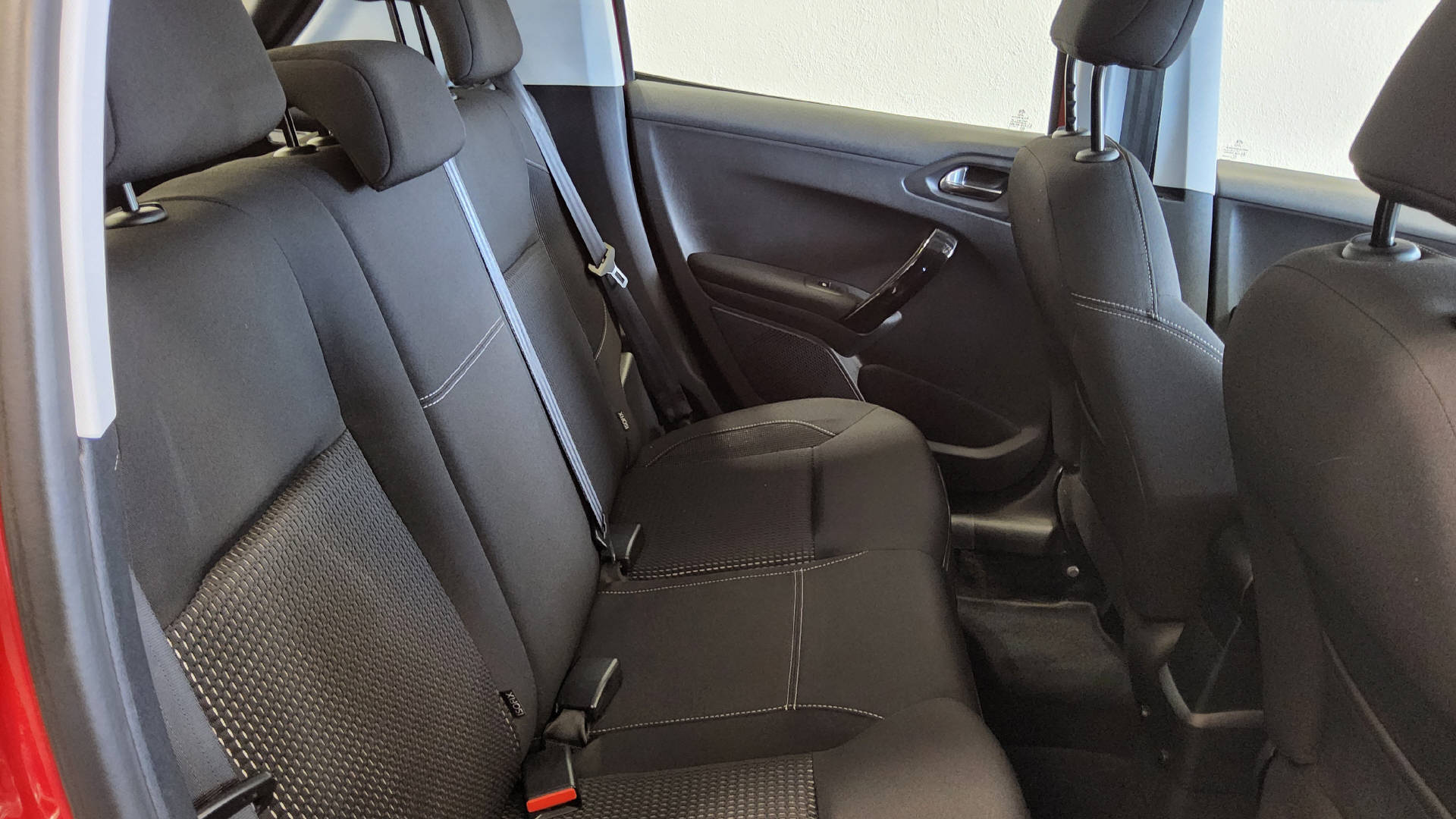 PEUGEOT 208 1.2 PureTech Allure S/S-image-8