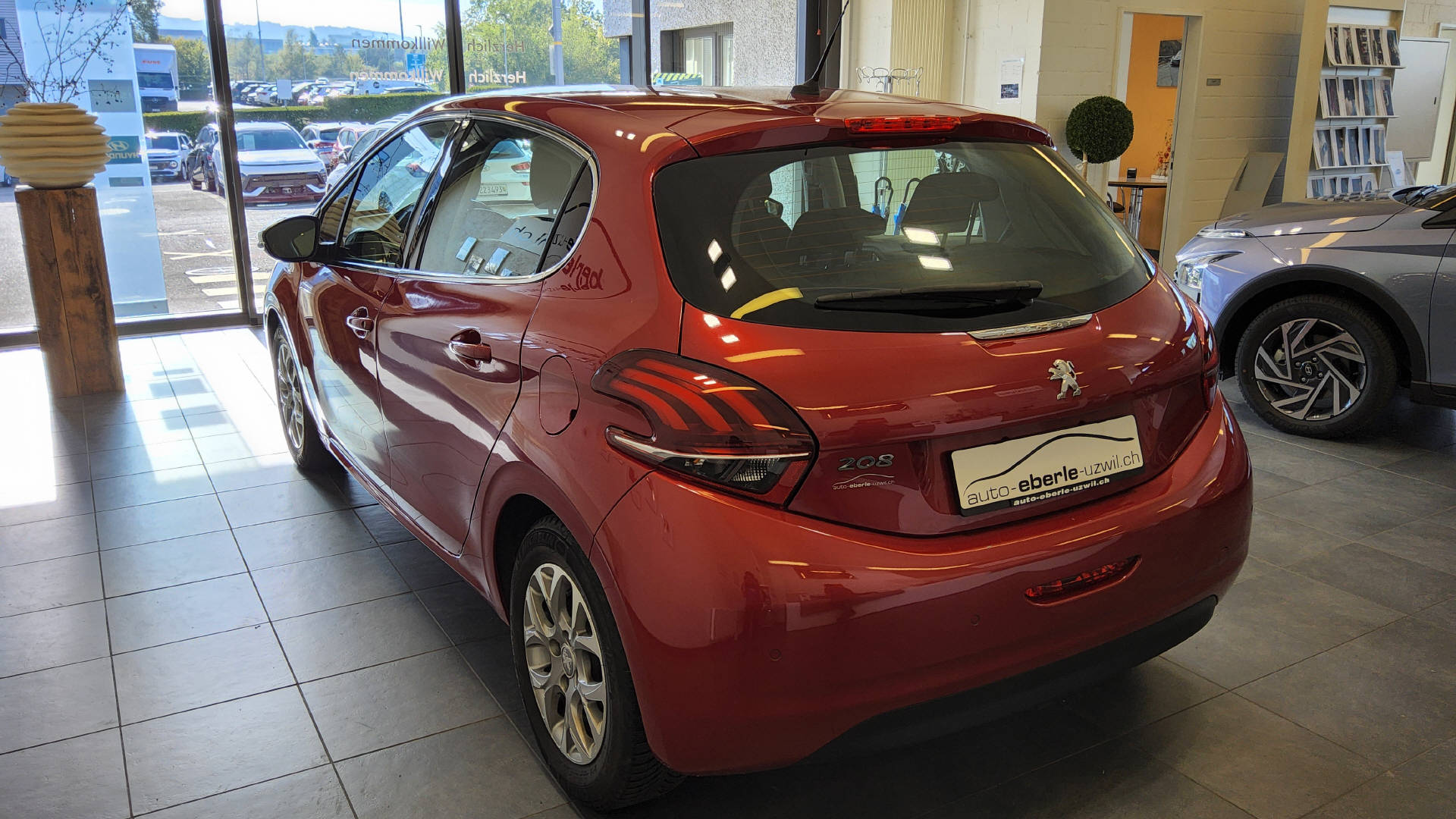 PEUGEOT 208 1.2 PureTech Allure S/S-image-3