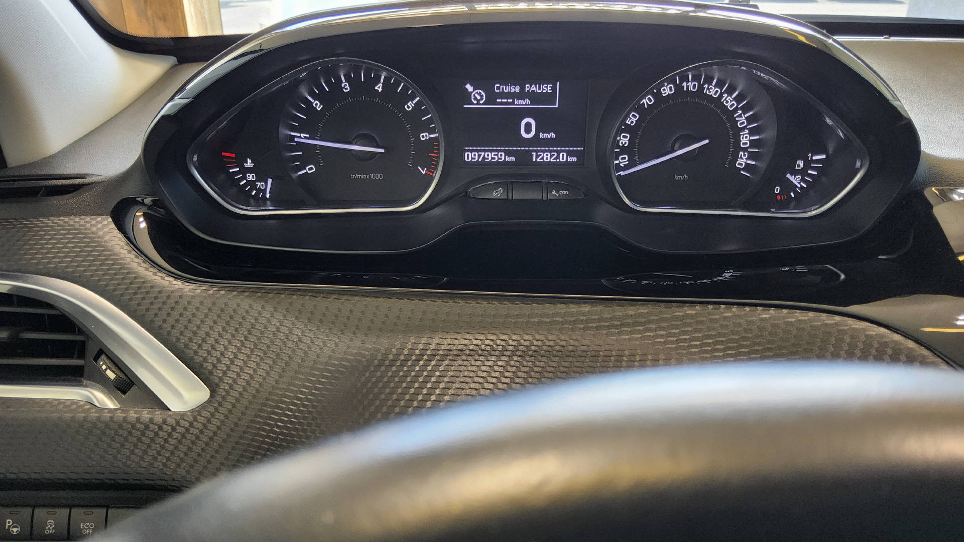 PEUGEOT 208 1.2 PureTech Allure S/S-image-22