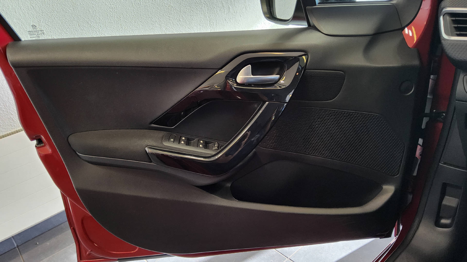 PEUGEOT 208 1.2 PureTech Allure S/S-image-19