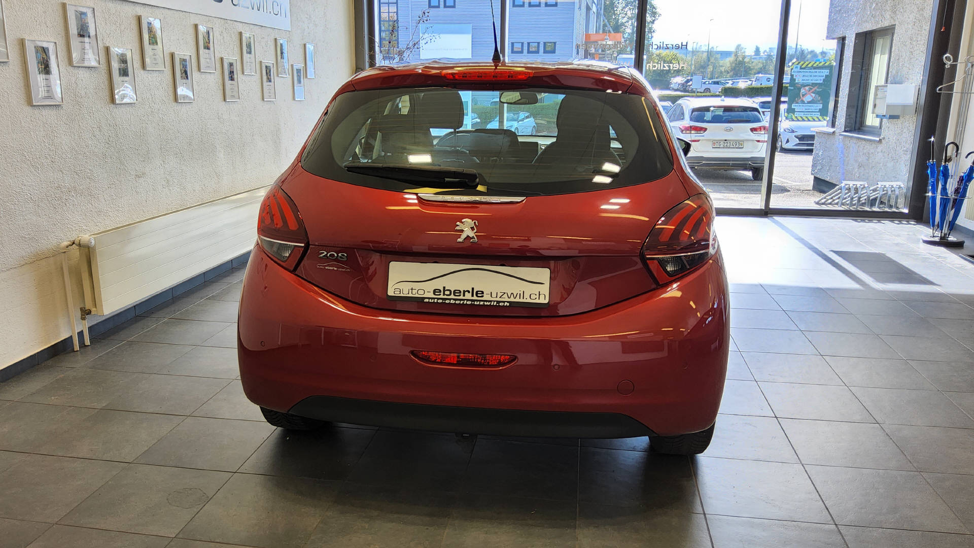 PEUGEOT 208 1.2 PureTech Allure S/S-image-2