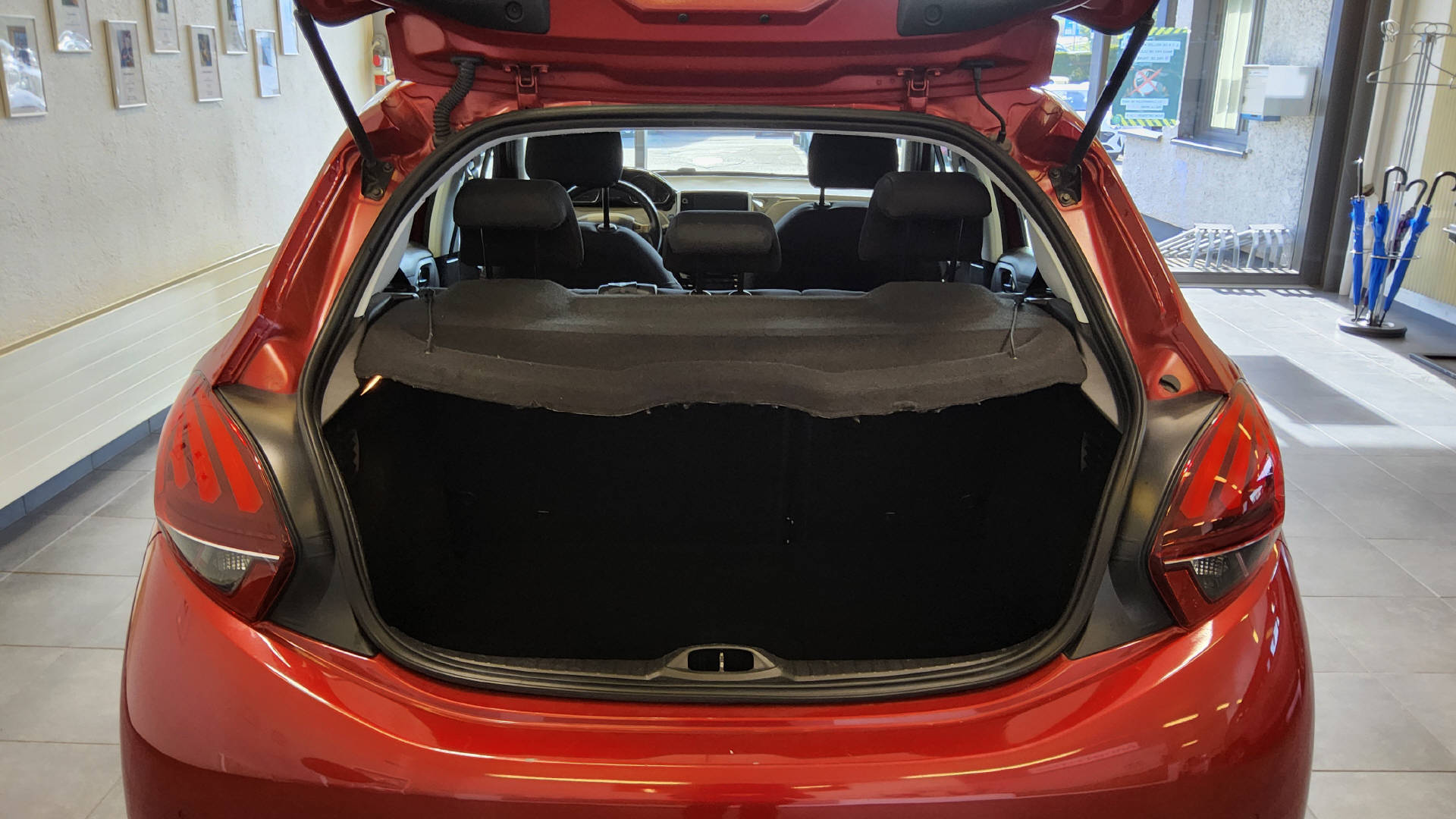 PEUGEOT 208 1.2 PureTech Allure S/S-image-4