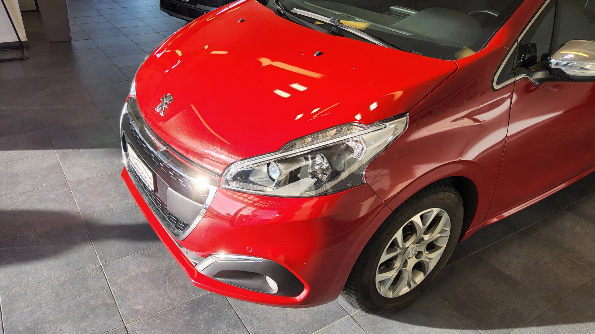 PEUGEOT 208 1.2 PureTech Allure S/S-image-30