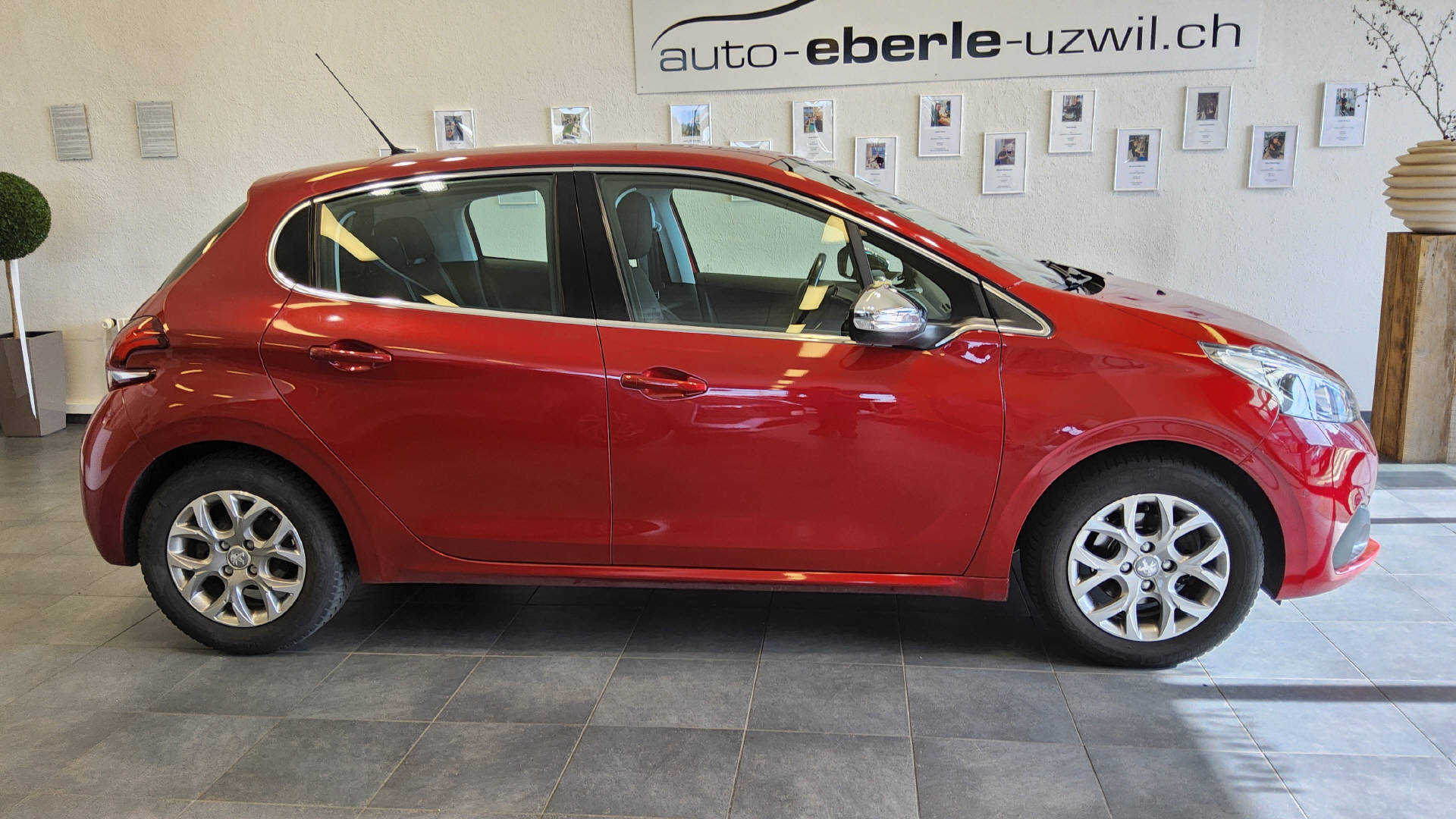 PEUGEOT 208 1.2 PureTech Allure S/S-image-1