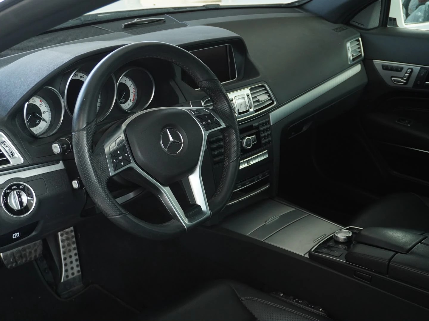 MERCEDES-BENZ E 300 7G-Tronic-image-4