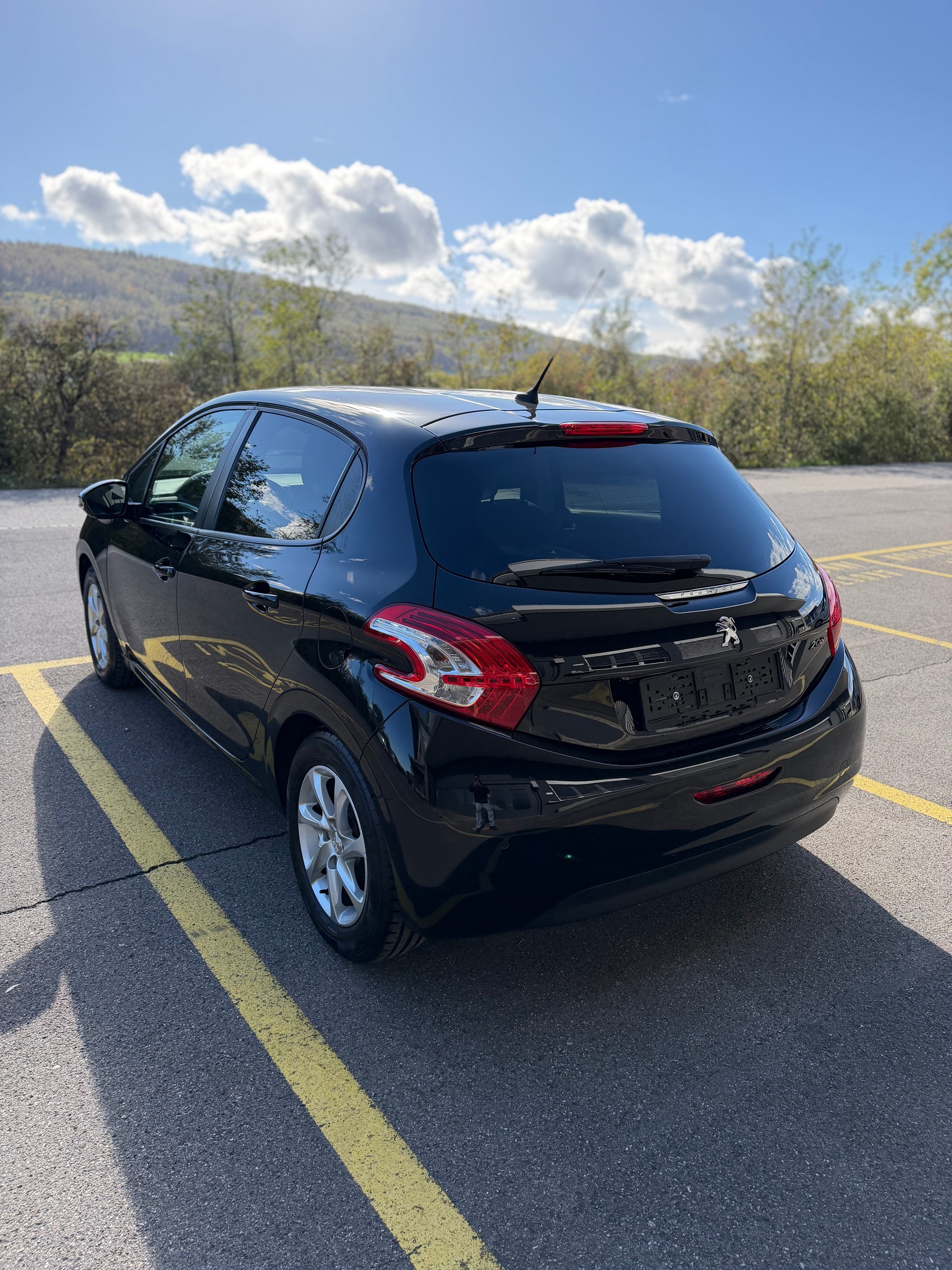 PEUGEOT 208 1.2 VTI Roland Garros-image-6
