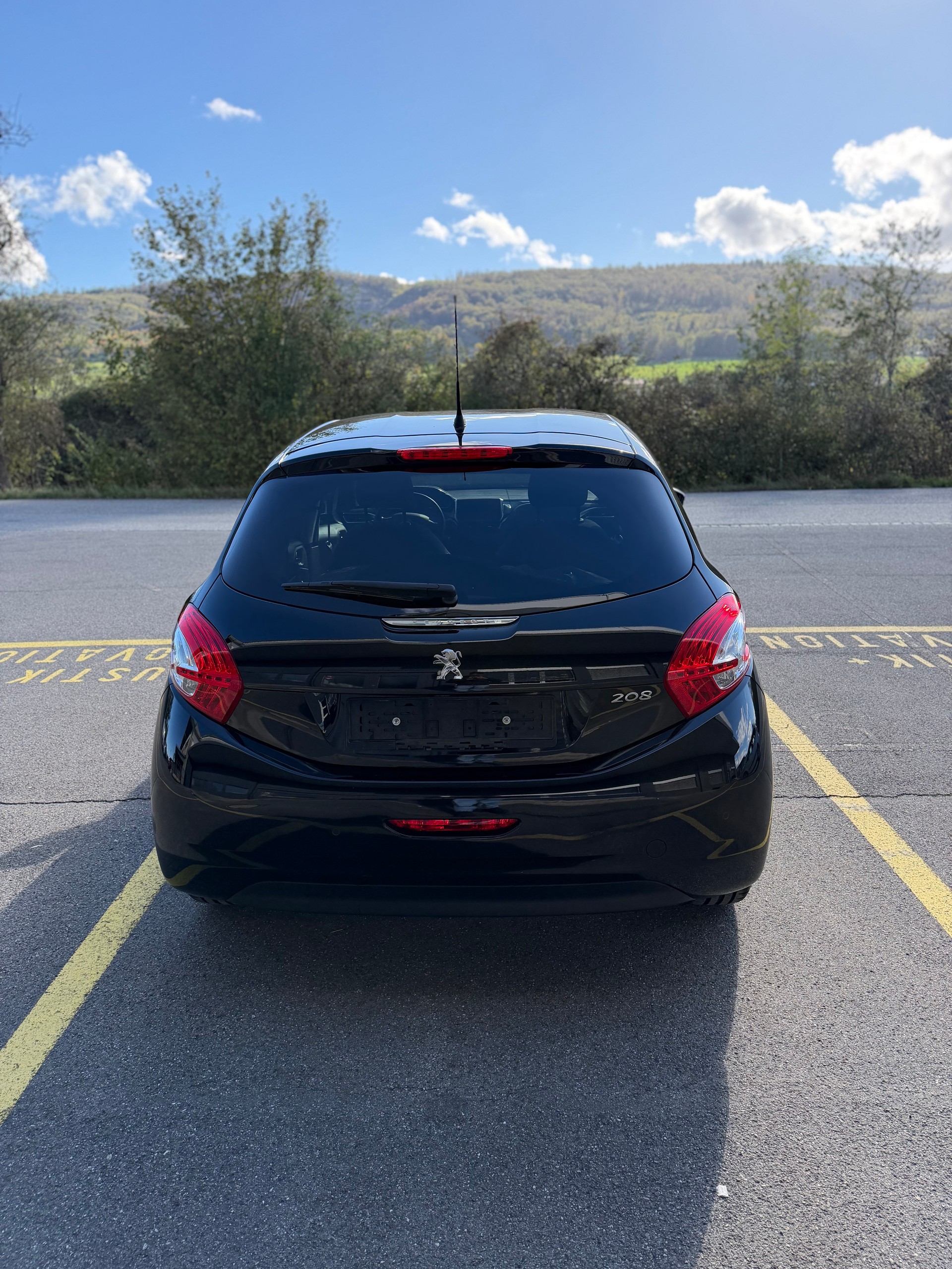 PEUGEOT 208 1.2 VTI Roland Garros-image-4