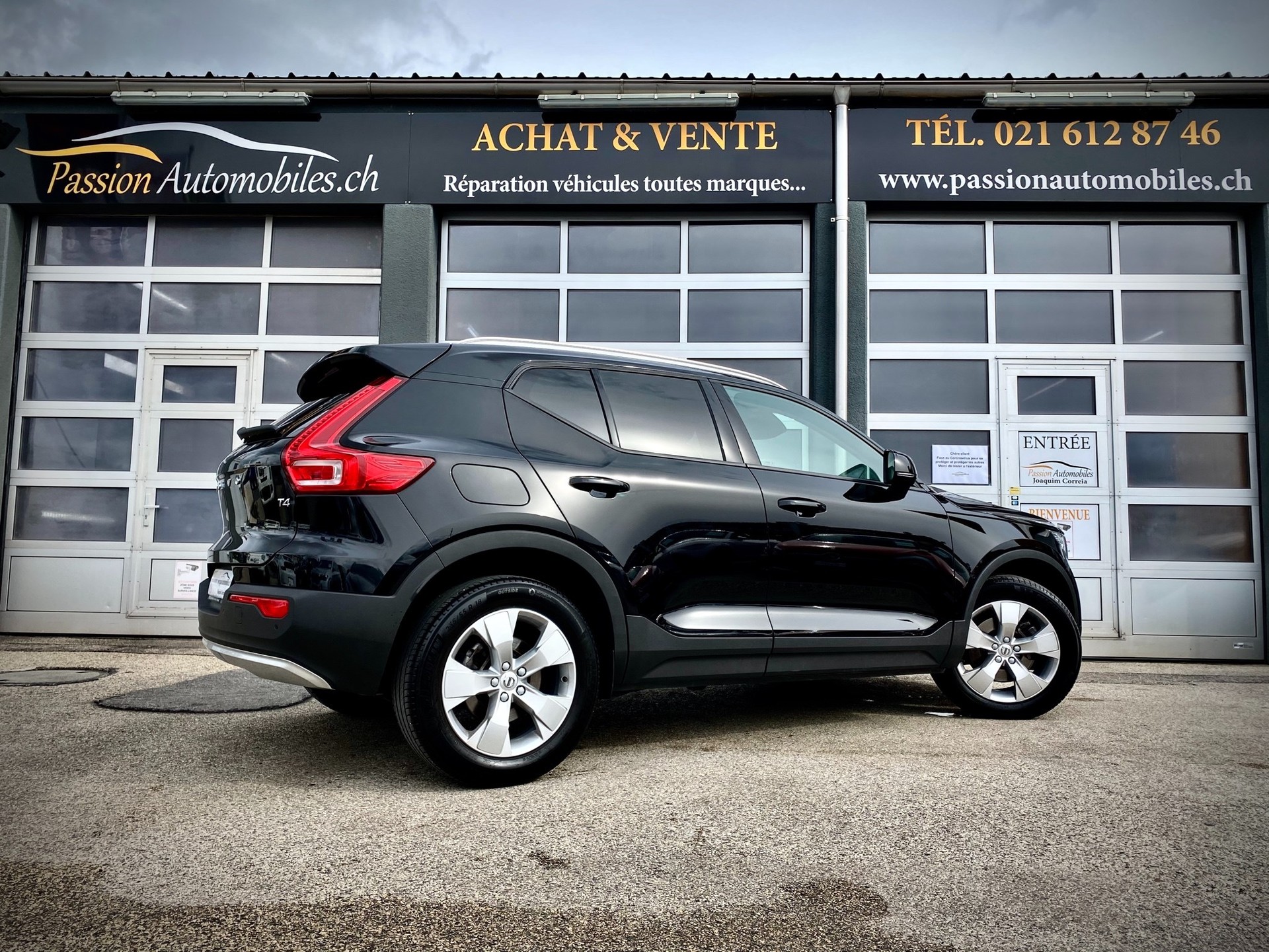 VOLVO XC40 T4 Momentum Geartronic - Véhicule Suisse (CH)-image-2