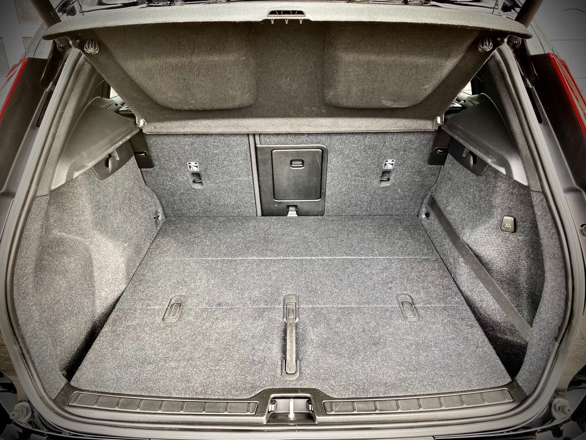 VOLVO XC40 T4 Momentum Geartronic - Véhicule Suisse (CH)-image-13
