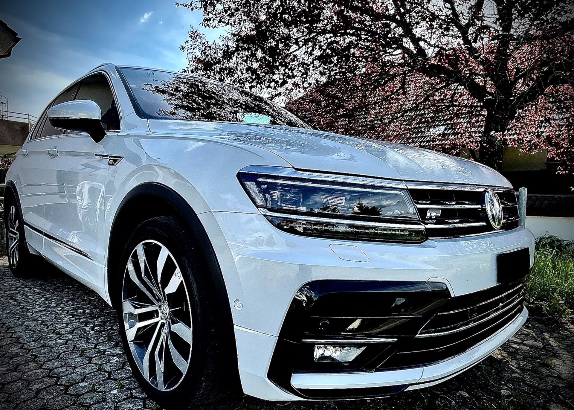 VW Tiguan 2.0 TDI SCR Highline 4Motion DSG-image-0