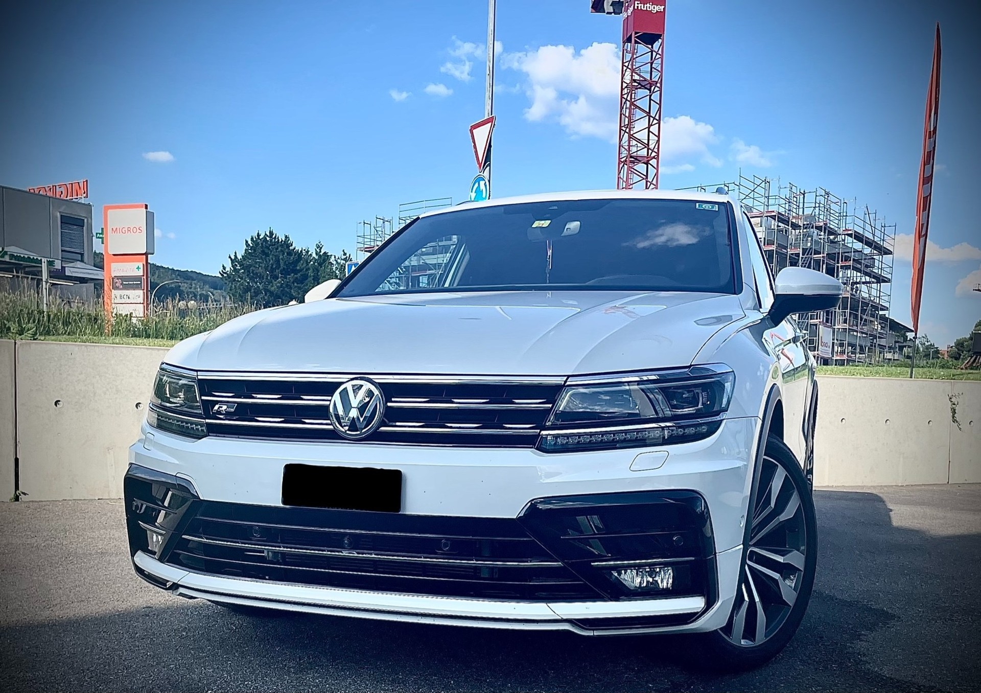 VW Tiguan 2.0 TDI SCR Highline 4Motion DSG-image-1