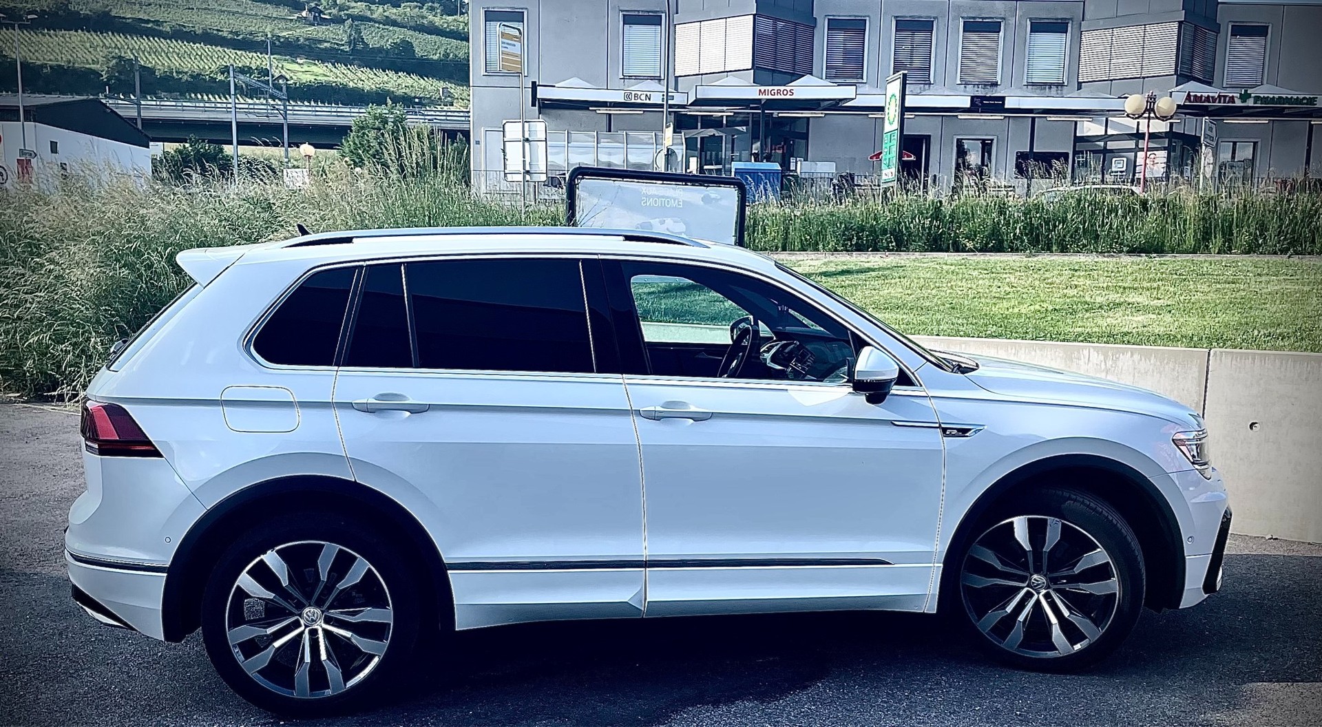 VW Tiguan 2.0 TDI SCR Highline 4Motion DSG-image-15