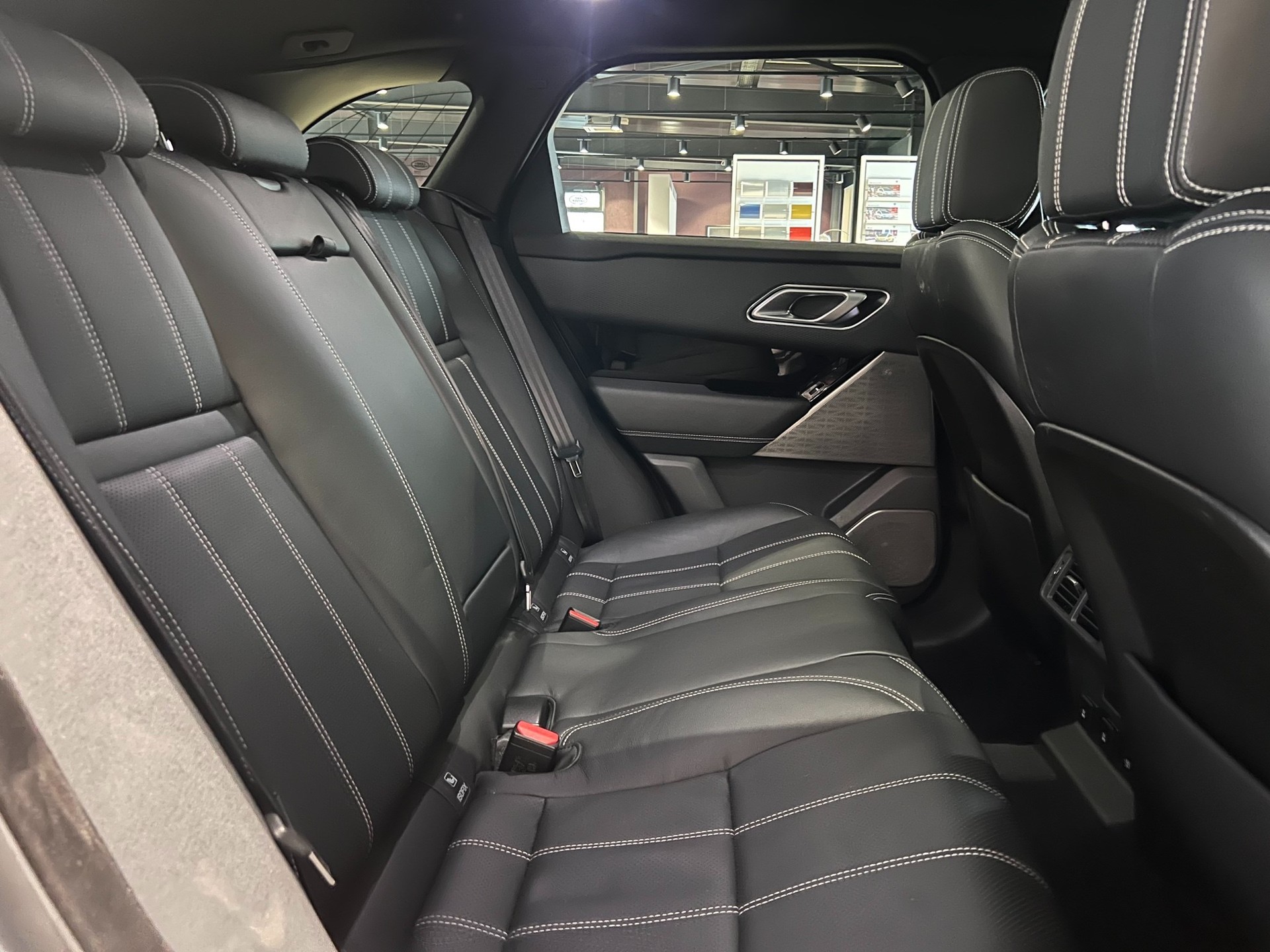 LAND ROVER Range Rover Velar R-Dynamic D 180 SE Automatic-image-13