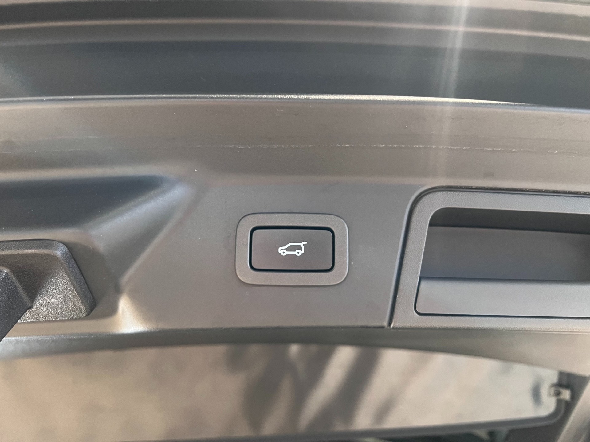 LAND ROVER Range Rover Velar R-Dynamic D 180 SE Automatic-image-16