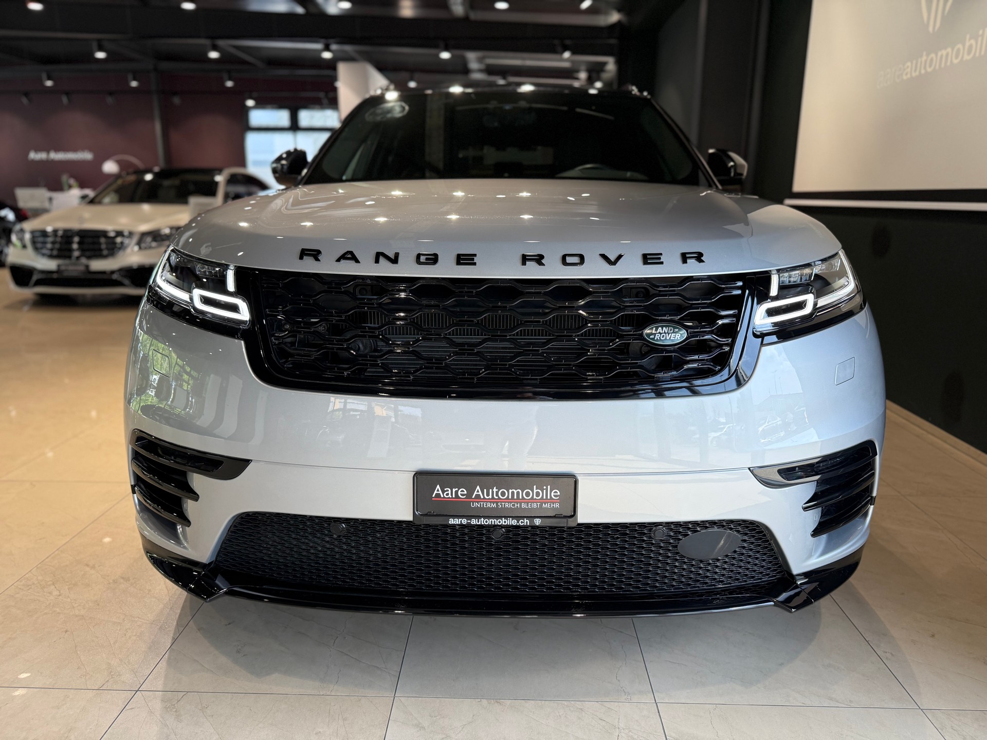 LAND ROVER Range Rover Velar R-Dynamic D 180 SE Automatic-image-1