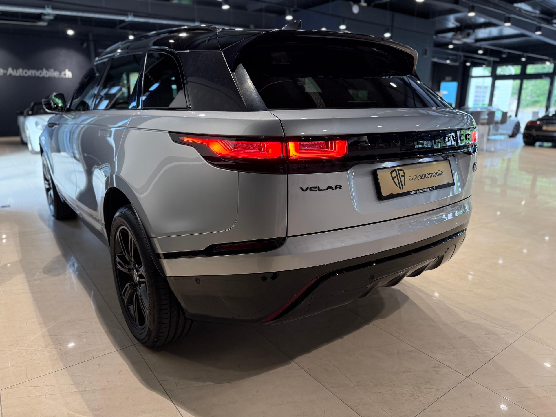 LAND ROVER Range Rover Velar R-Dynamic D 180 SE Automatic-image-6