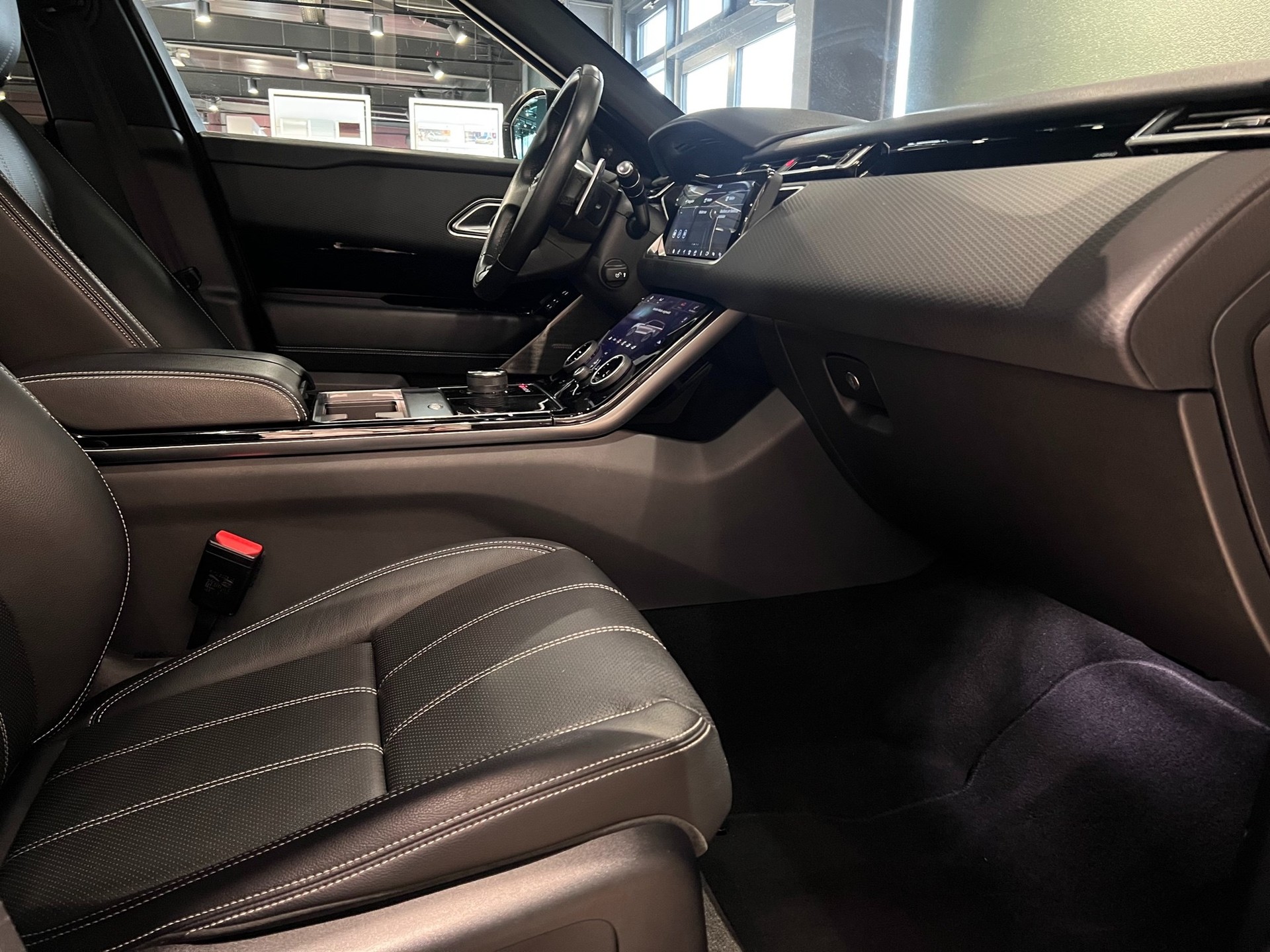 LAND ROVER Range Rover Velar R-Dynamic D 180 SE Automatic-image-11