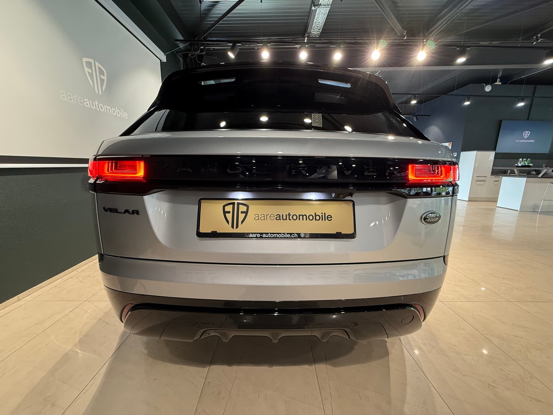 LAND ROVER Range Rover Velar R-Dynamic D 180 SE Automatic-image-5