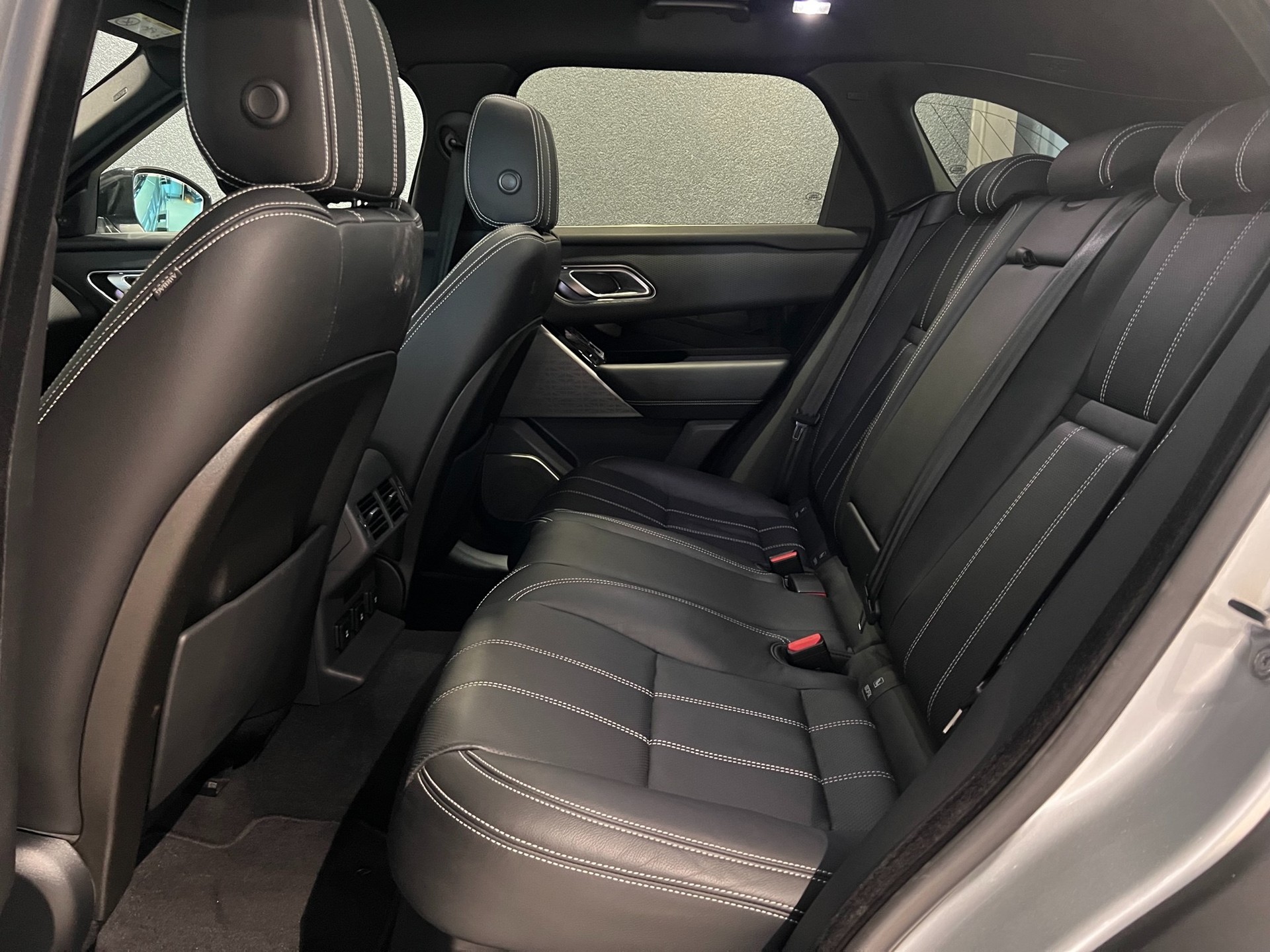 LAND ROVER Range Rover Velar R-Dynamic D 180 SE Automatic-image-12