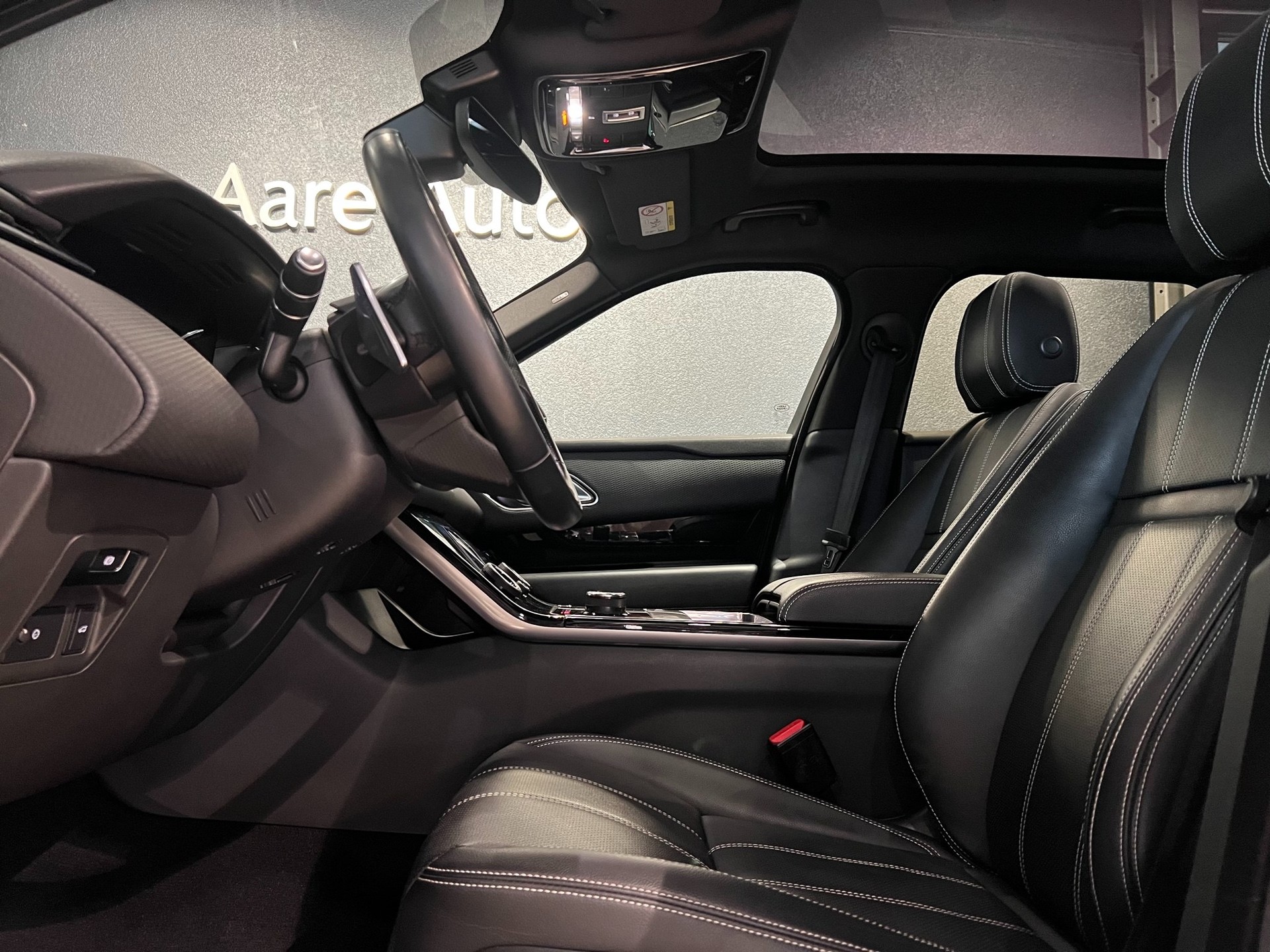 LAND ROVER Range Rover Velar R-Dynamic D 180 SE Automatic-image-10