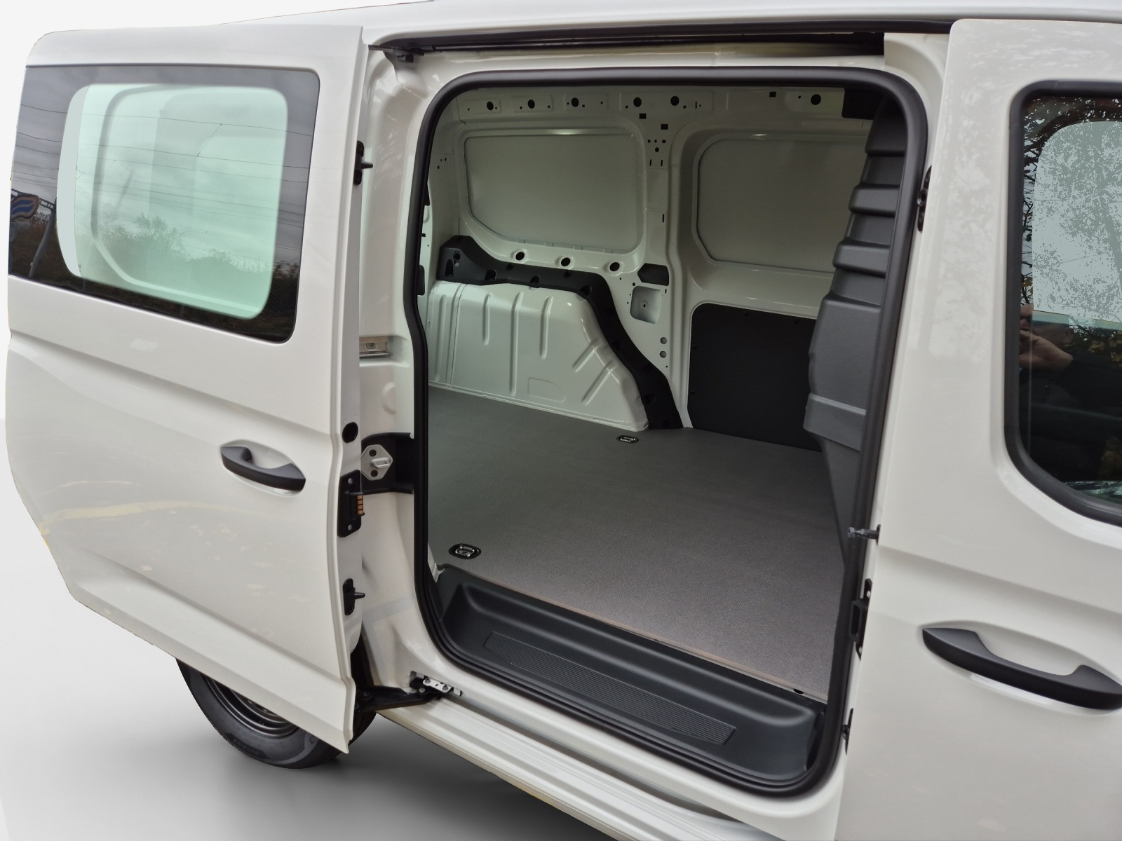 VW Caddy Cargo 2.0TDI Entry Maxi-image-11