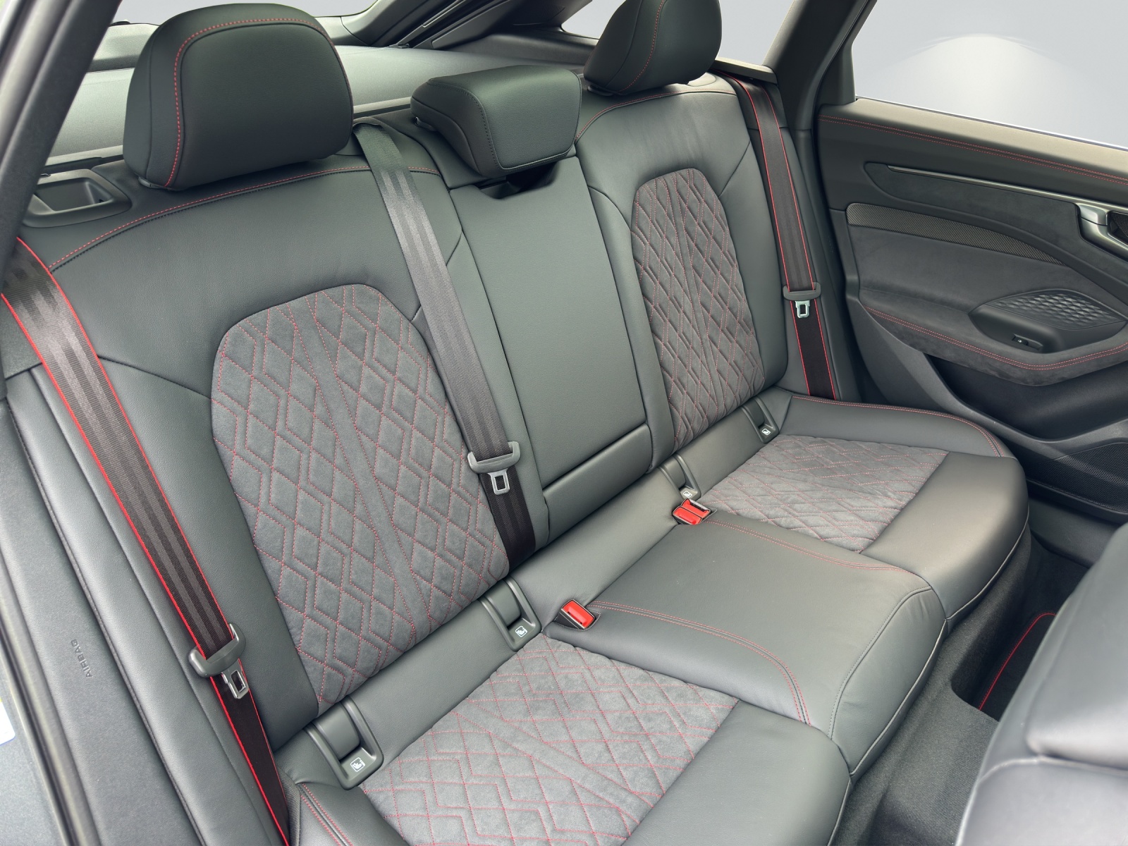 AUDI A6 Avant TFSI quattro 270 kW S tronic-image-8