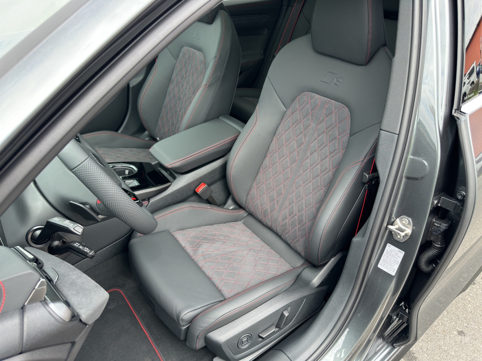 AUDI A6 Avant TFSI quattro 270 kW S tronic-image-11