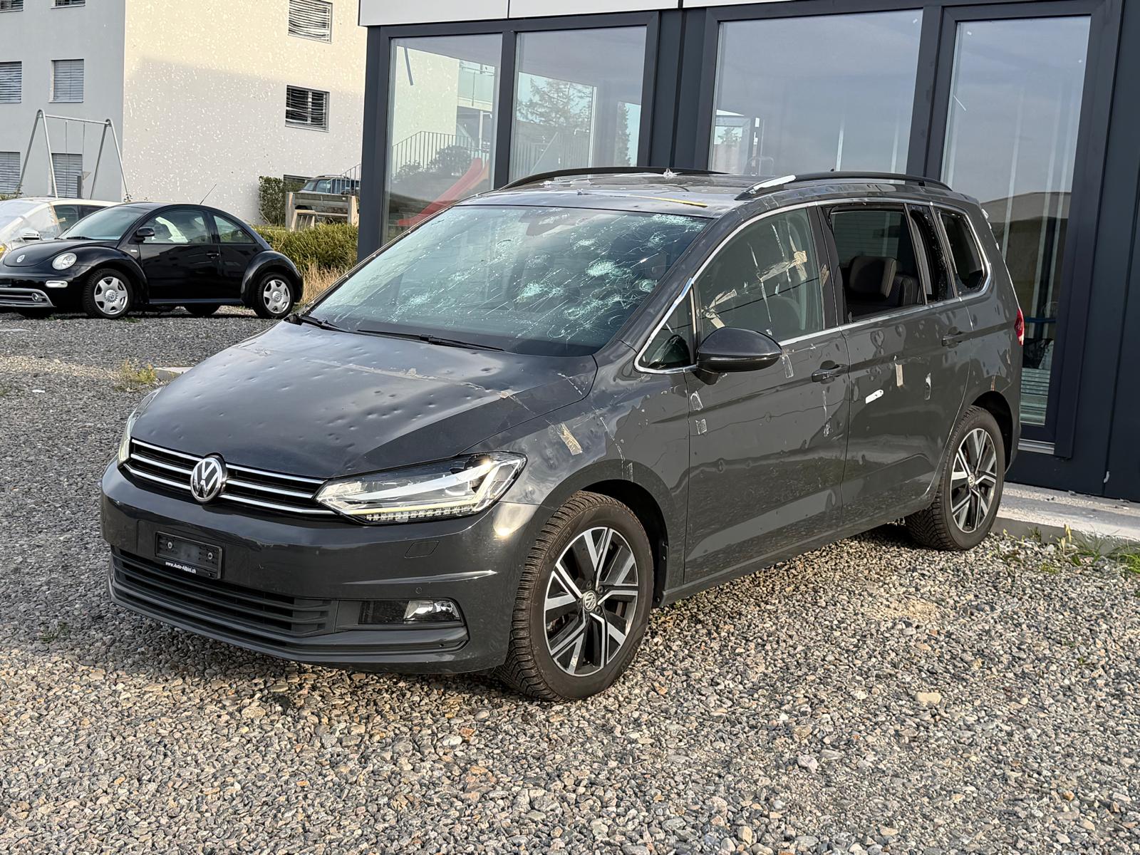 VW Touran 2.0 TDI *HAGELSCHADEN* **Jetzt nur noch CHF 7'900.- statt CHF 13'900.-** BlueMotion Technology Comfortline DSG-image-4