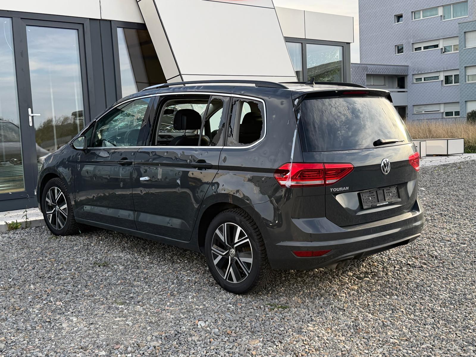 VW Touran 2.0 TDI *HAGELSCHADEN* **Jetzt nur noch CHF 7'900.- statt CHF 13'900.-** BlueMotion Technology Comfortline DSG-image-7