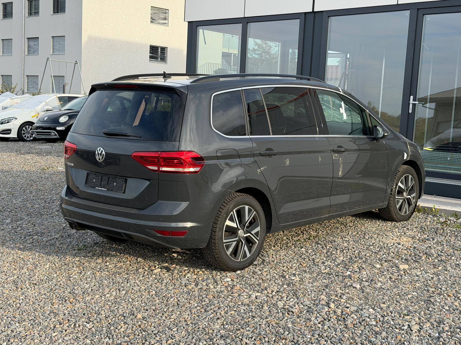 VW Touran 2.0 TDI *HAGELSCHADEN* **Jetzt nur noch CHF 7'900.- statt CHF 13'900.-** BlueMotion Technology Comfortline DSG-image-6