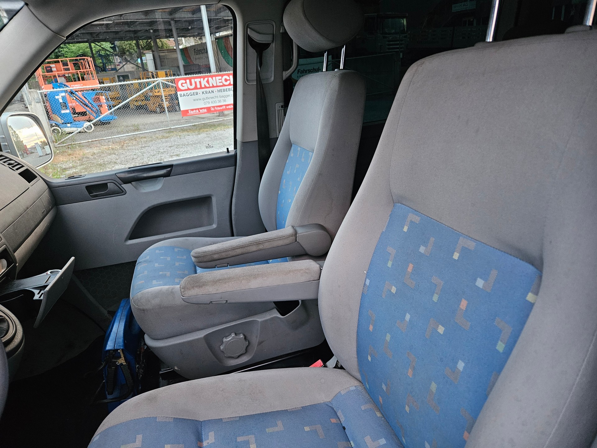 VW T5 Caravelle Comfort 2.5 TDI PD-image-9