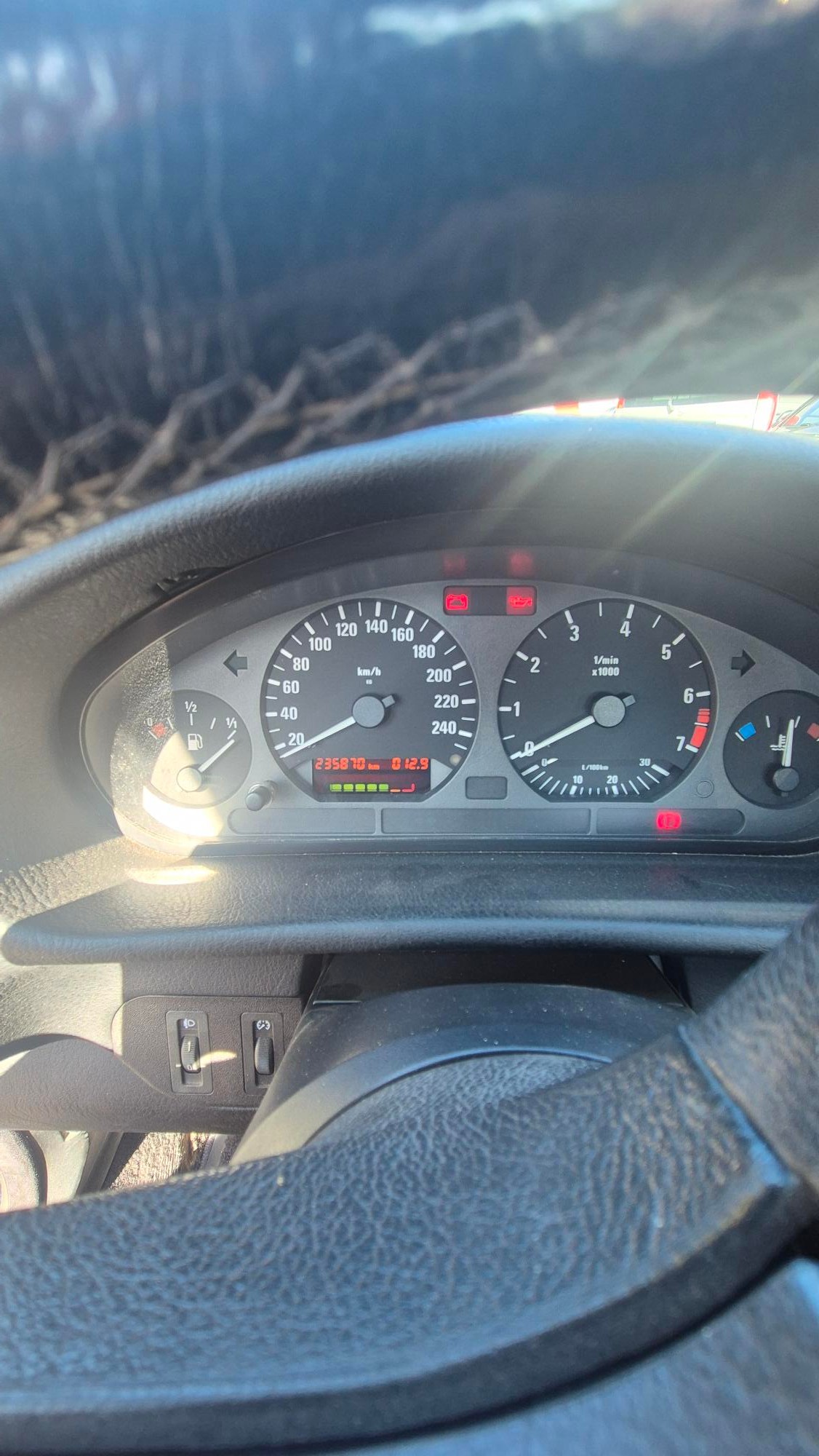 BMW 320-image-6