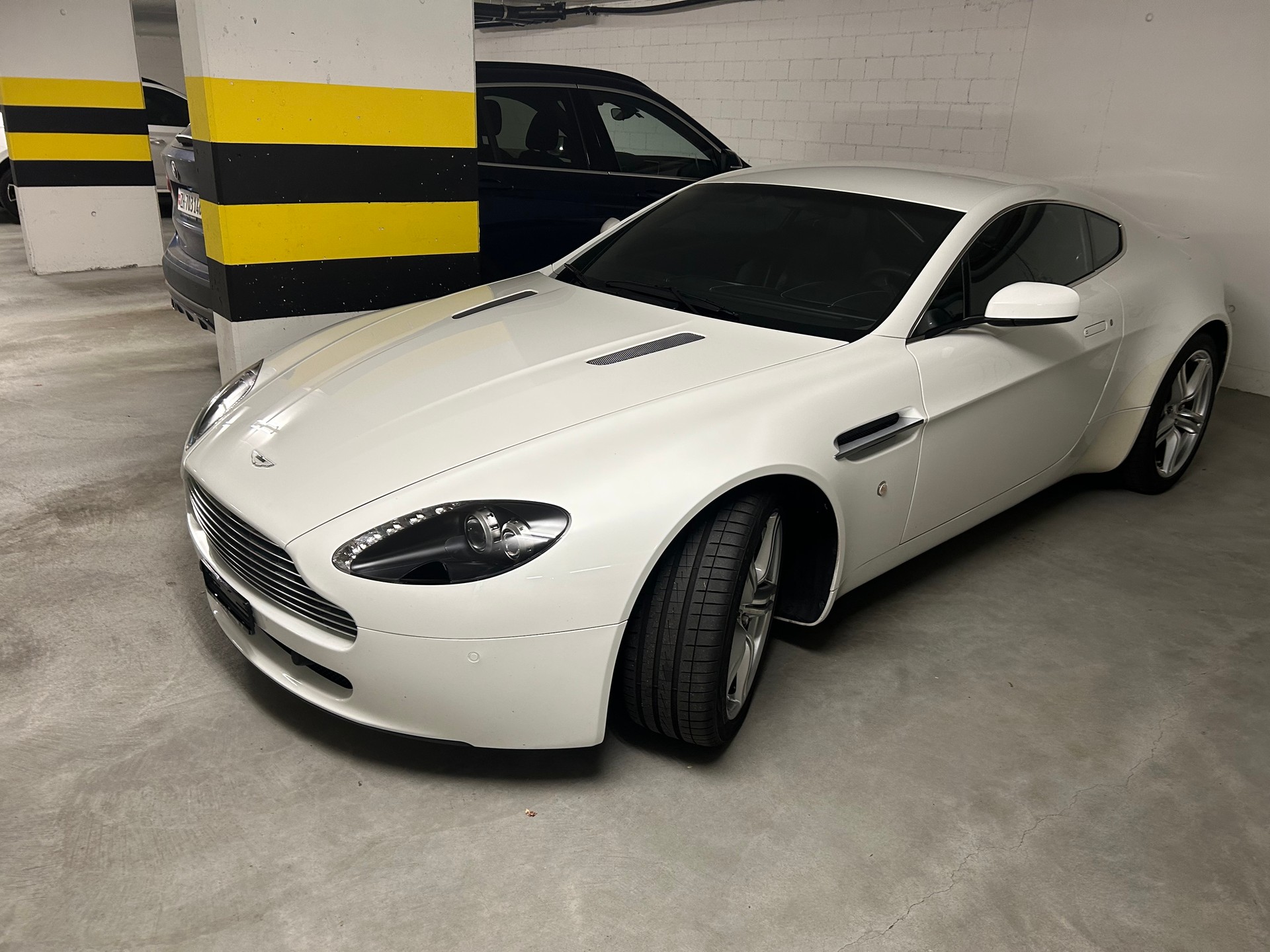 ASTON MARTIN V8 Vantage 4.7 Sportshift-image-5