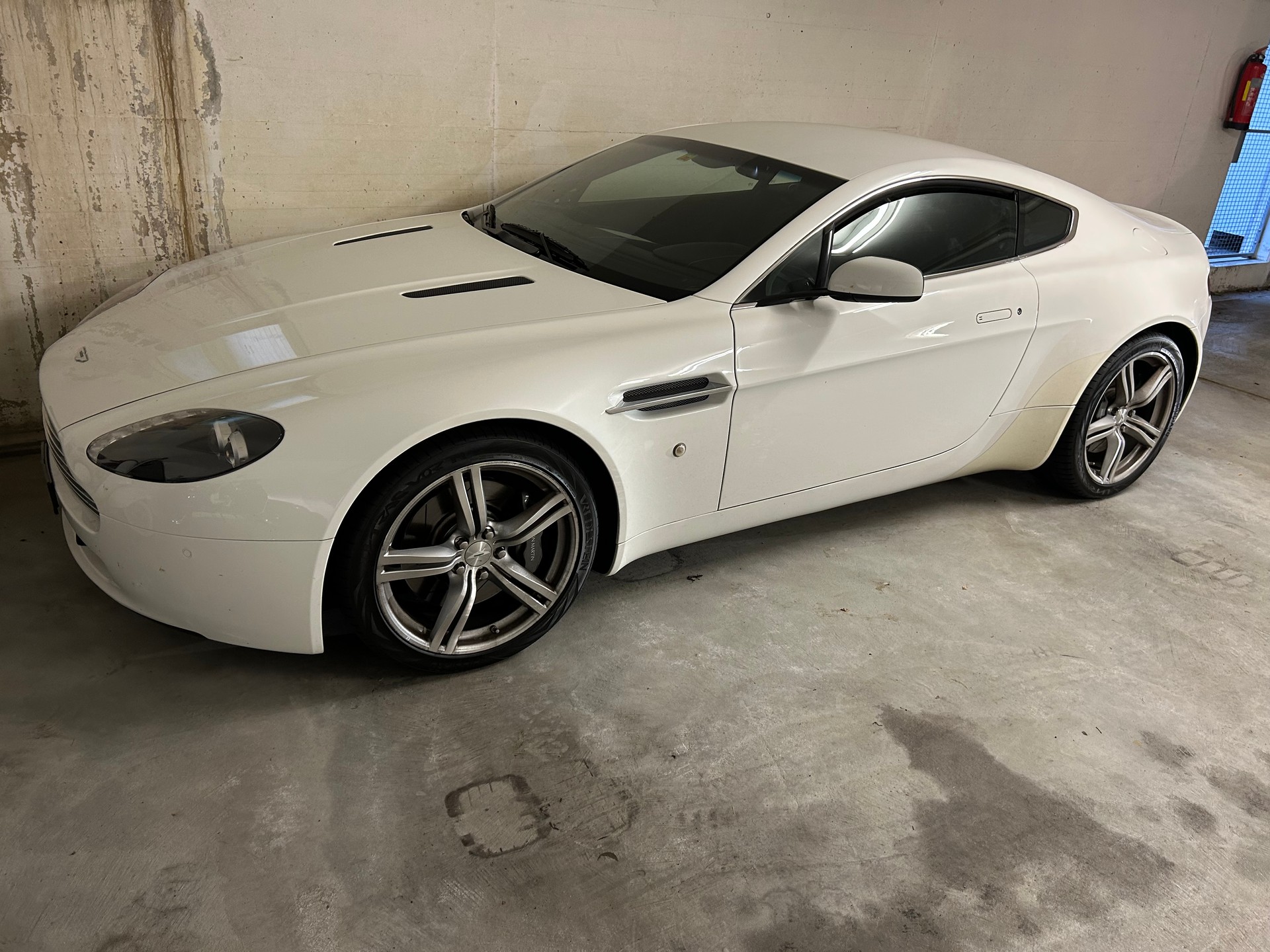 ASTON MARTIN V8 Vantage 4.7 Sportshift