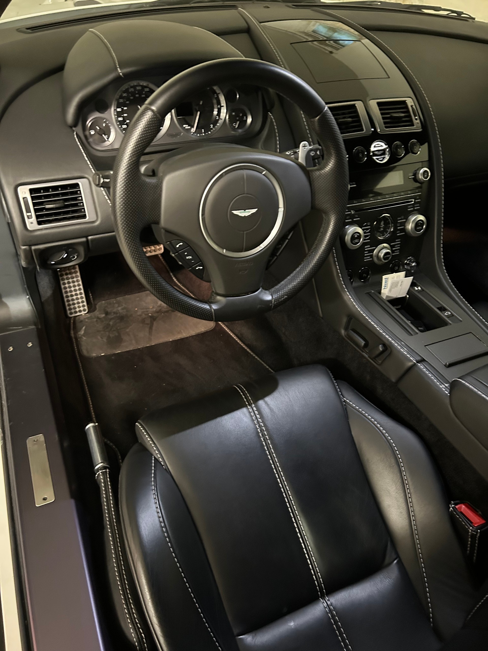 ASTON MARTIN V8 Vantage 4.7 Sportshift-image-4