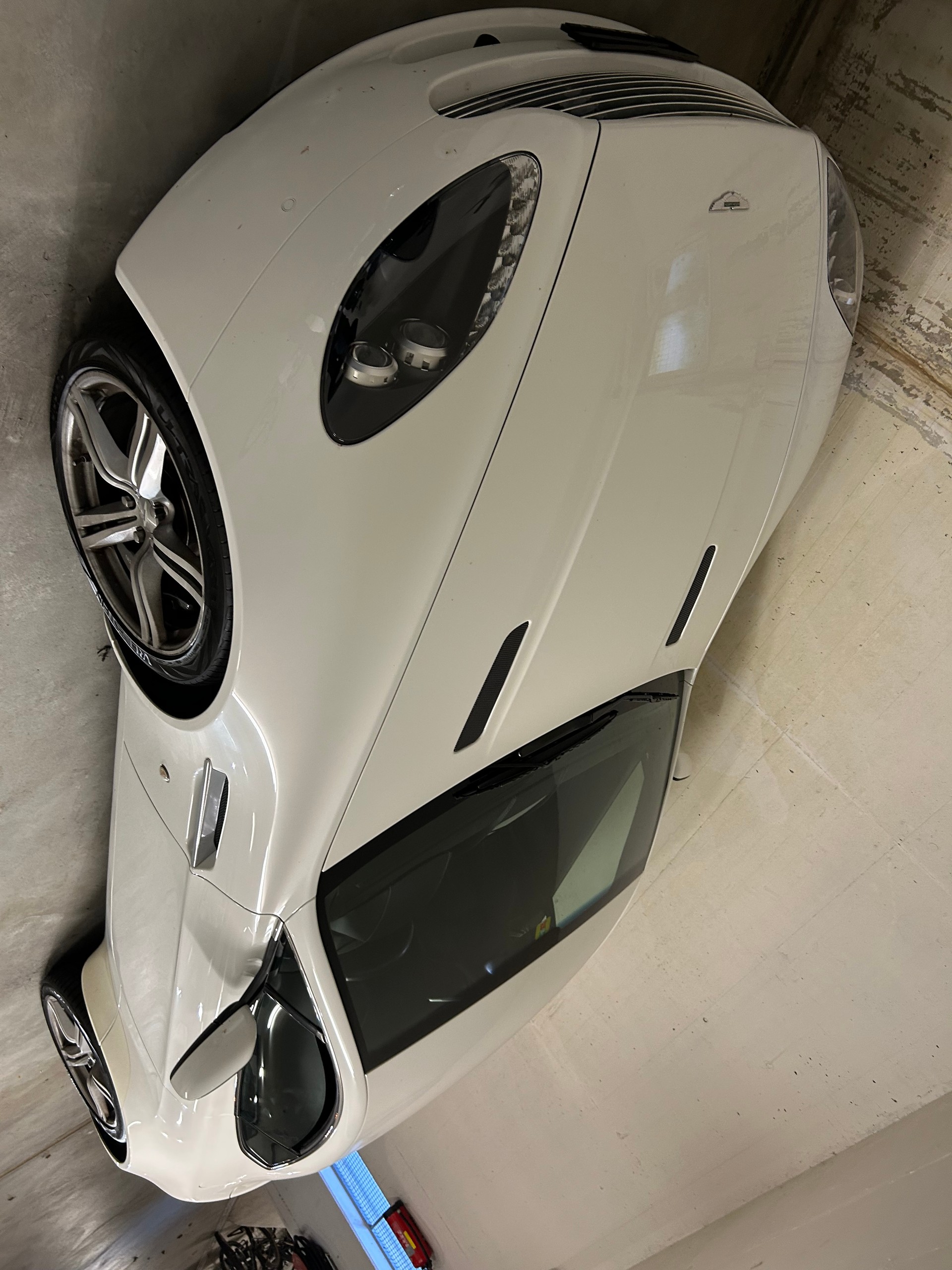 ASTON MARTIN V8 Vantage 4.7 Sportshift-image-2