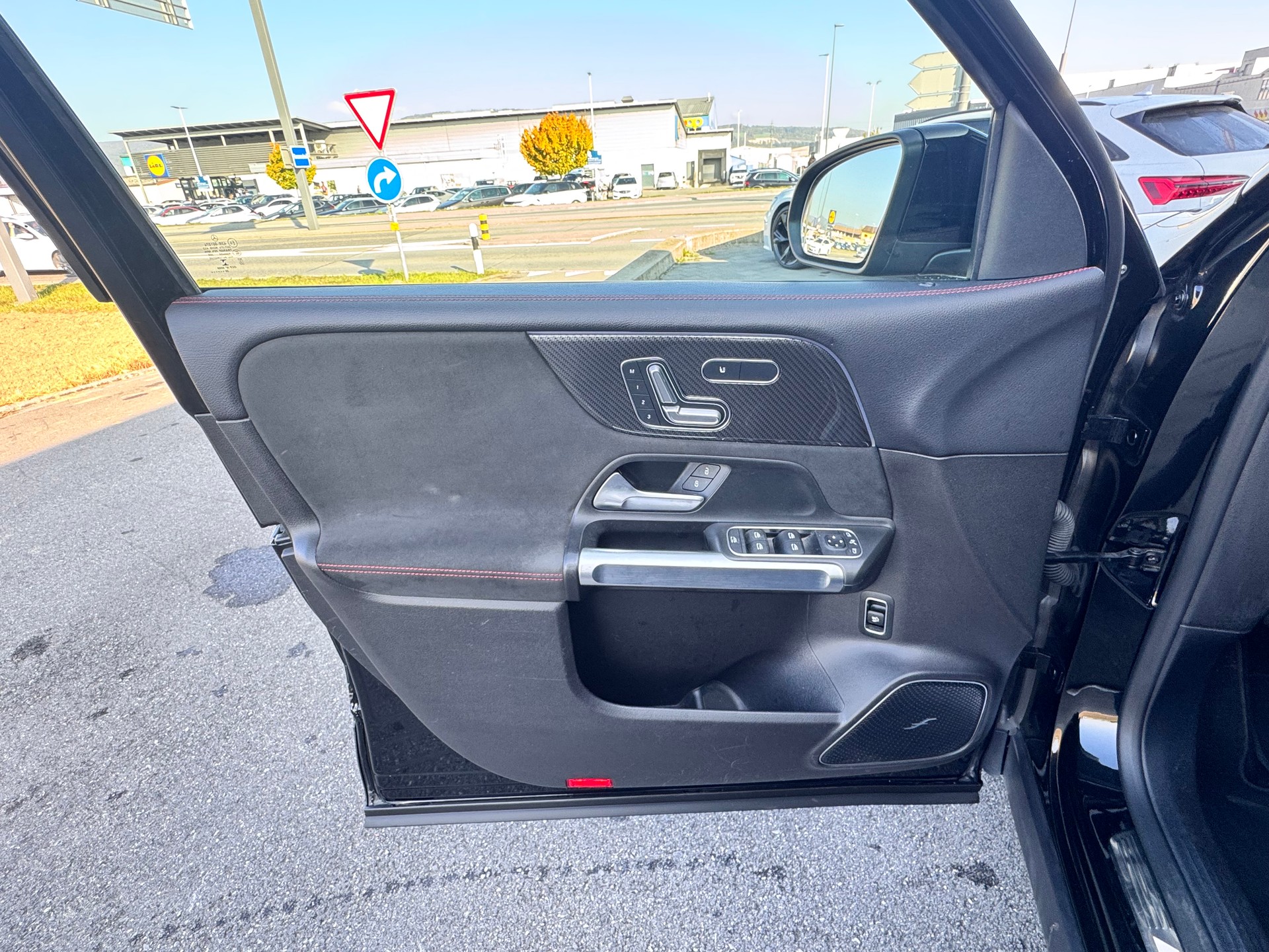 MERCEDES-BENZ GLB 35 AMG 4Matic 8G-Tronic-image-12