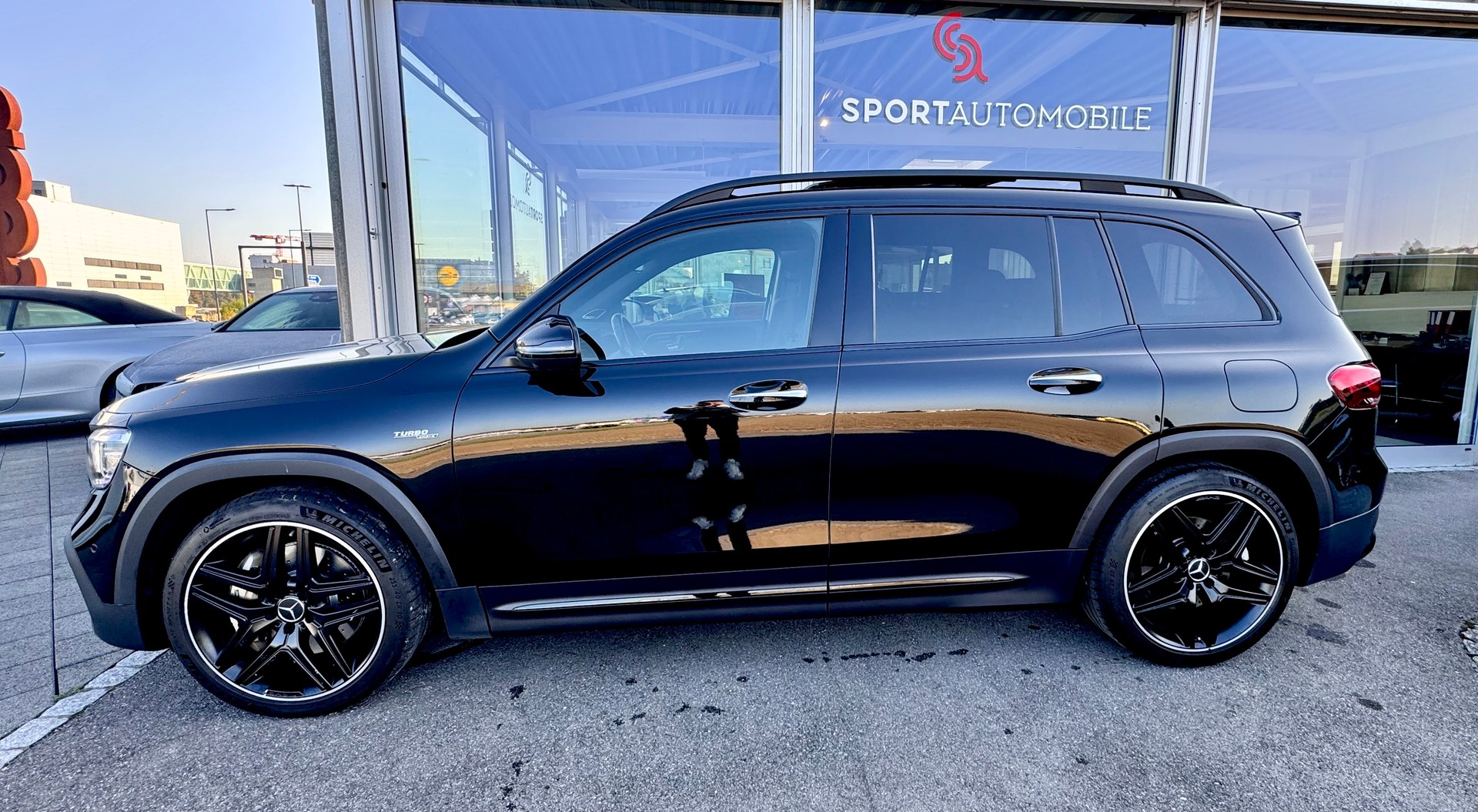 MERCEDES-BENZ GLB 35 AMG 4Matic 8G-Tronic-image-3