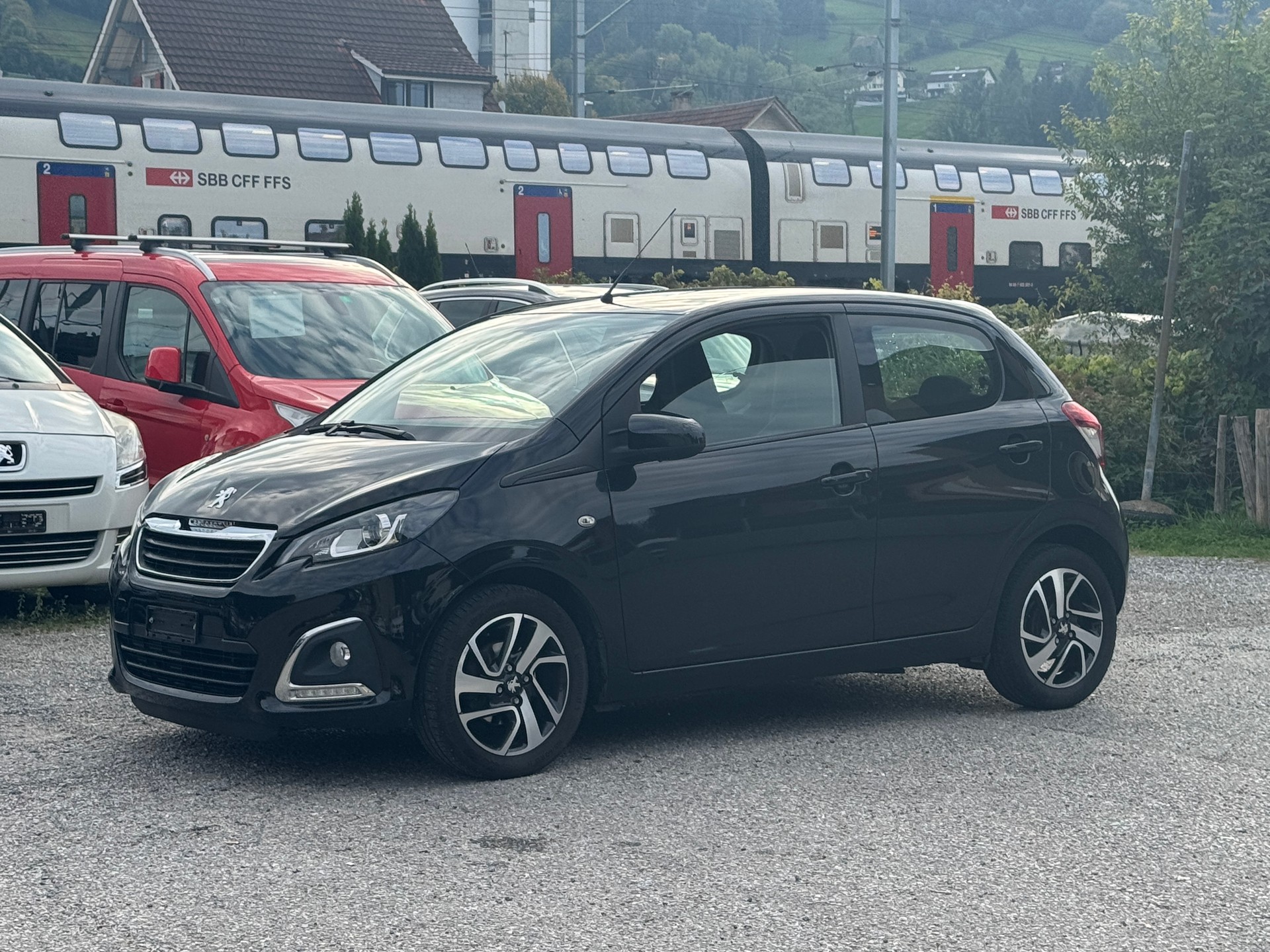 PEUGEOT 108 1.2 VTi Allure-image-1