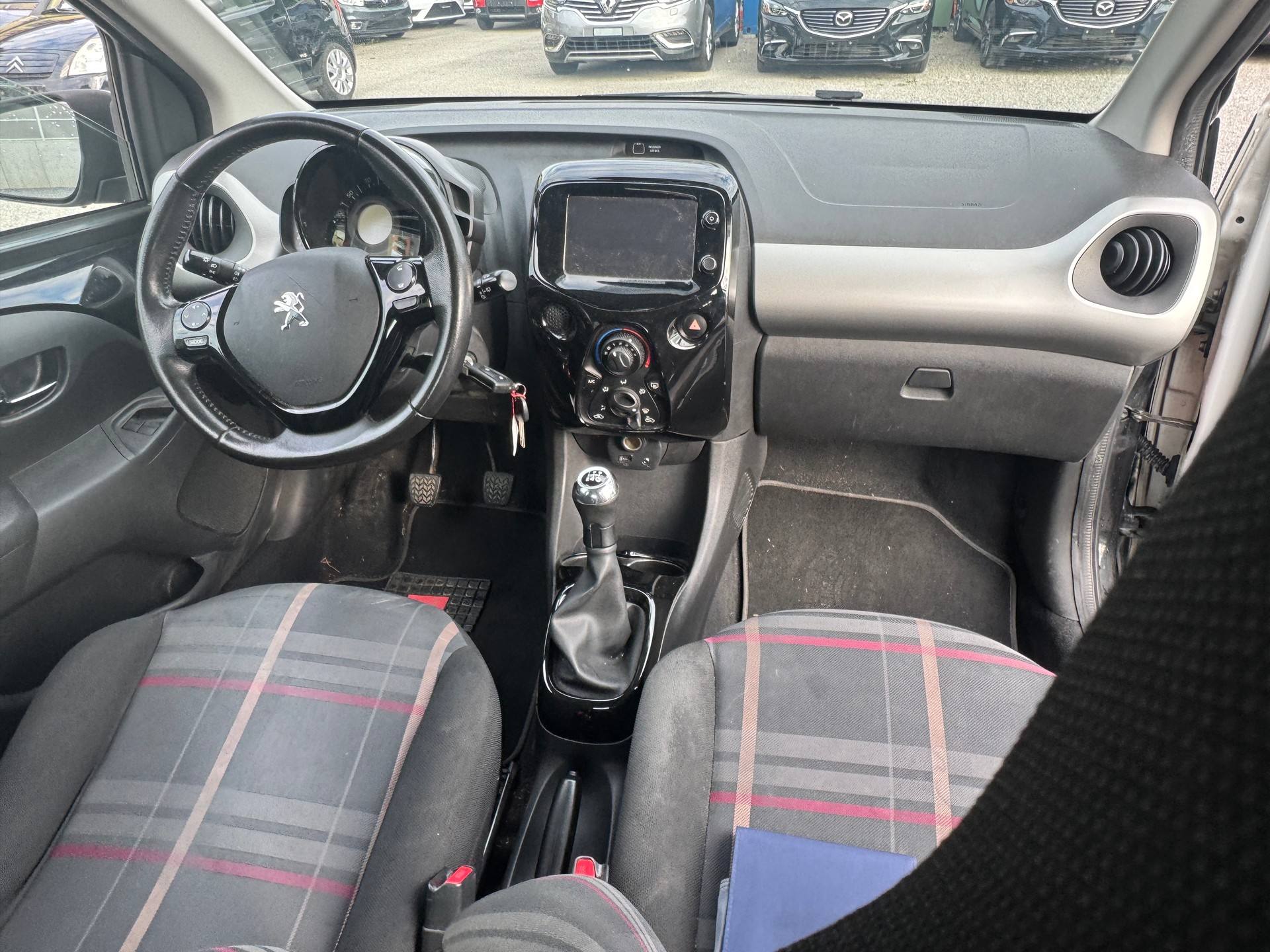 PEUGEOT 108 1.2 VTi Allure-image-6